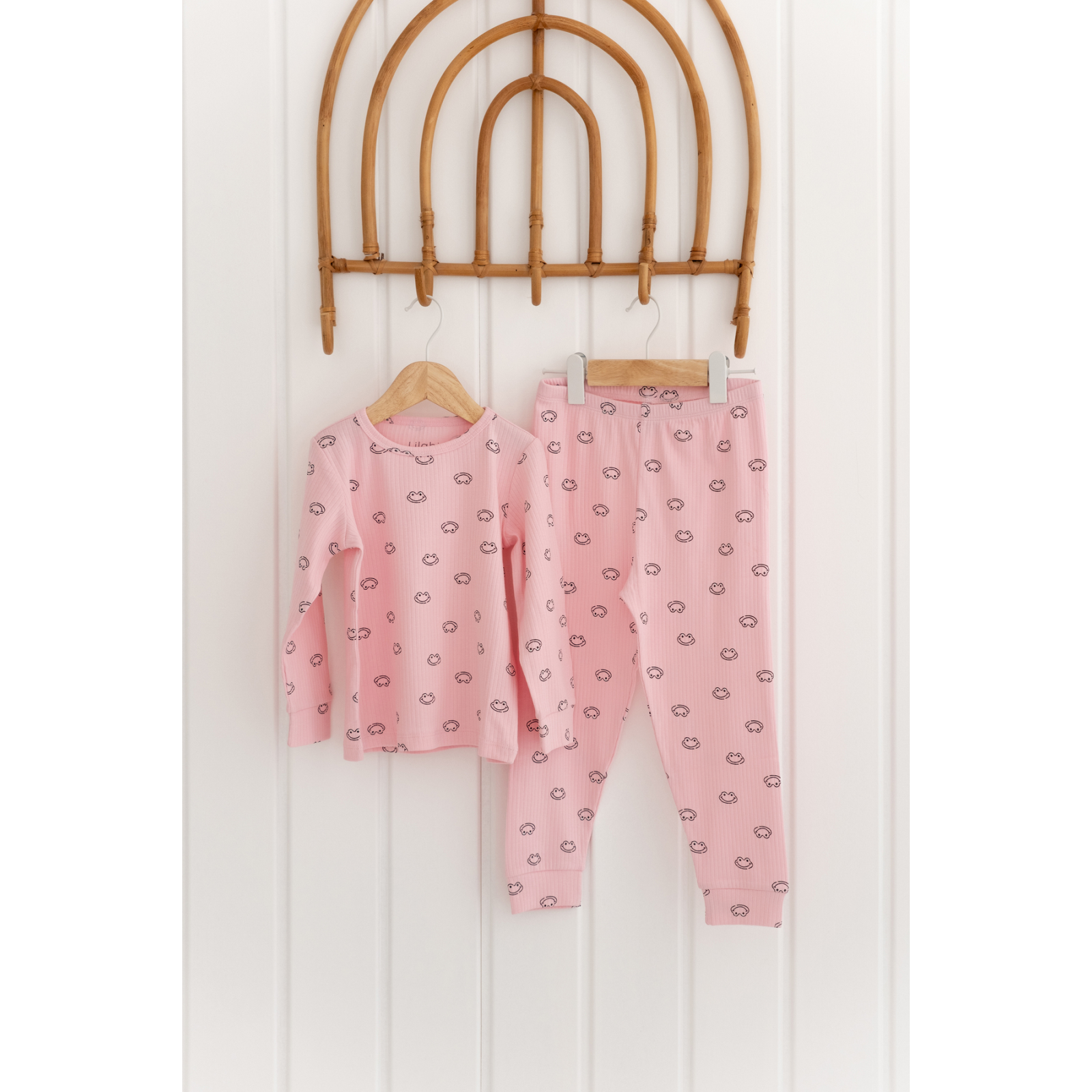 %100 Pamuk Desenli Kız Çocuk Pijama Takımı %100 Pamuk Desenli Kız Çocuk Pijama Takımı