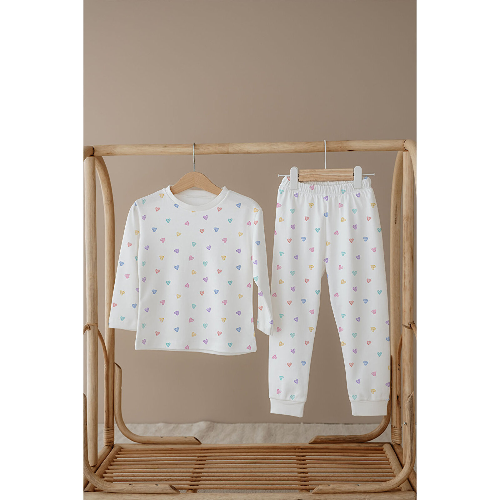 Kız Bebek Çocuk Pijama Takımı Uzun Kollu Üst ve Alt Takım - Renkli Kalpler