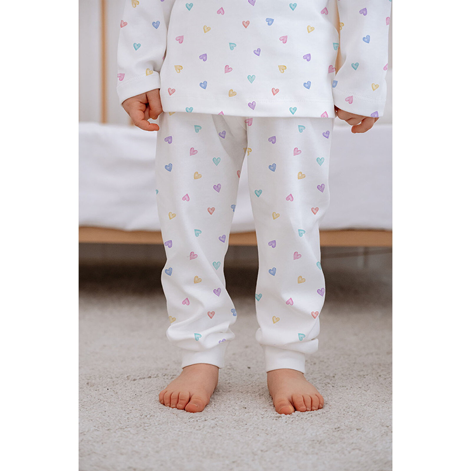 Kız Bebek Çocuk Pijama Takımı Uzun Kollu Üst ve Alt Takım - Renkli Kalpler