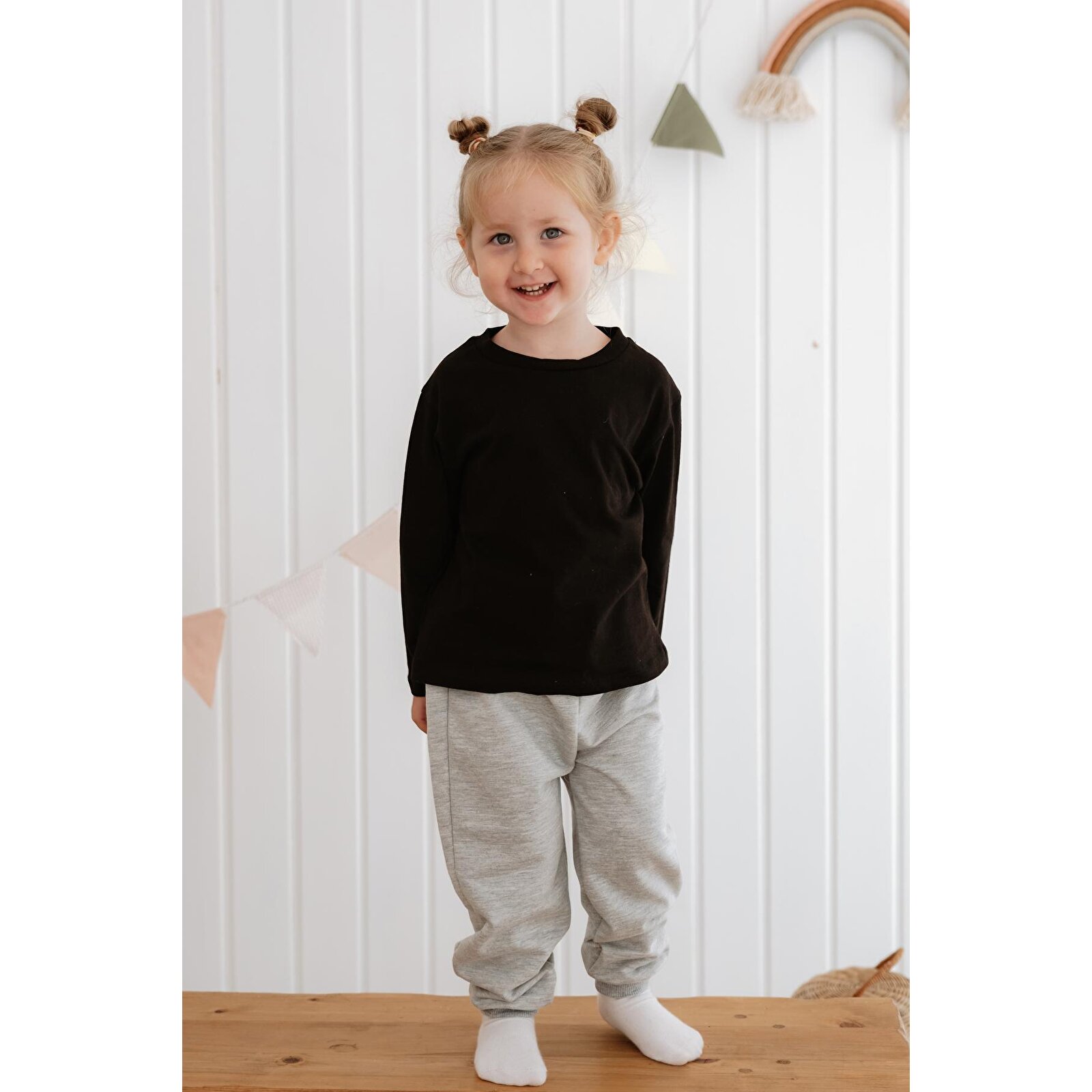 Uzun Kollu ve Pamuklu Siyah Tişört Kız Çocuk