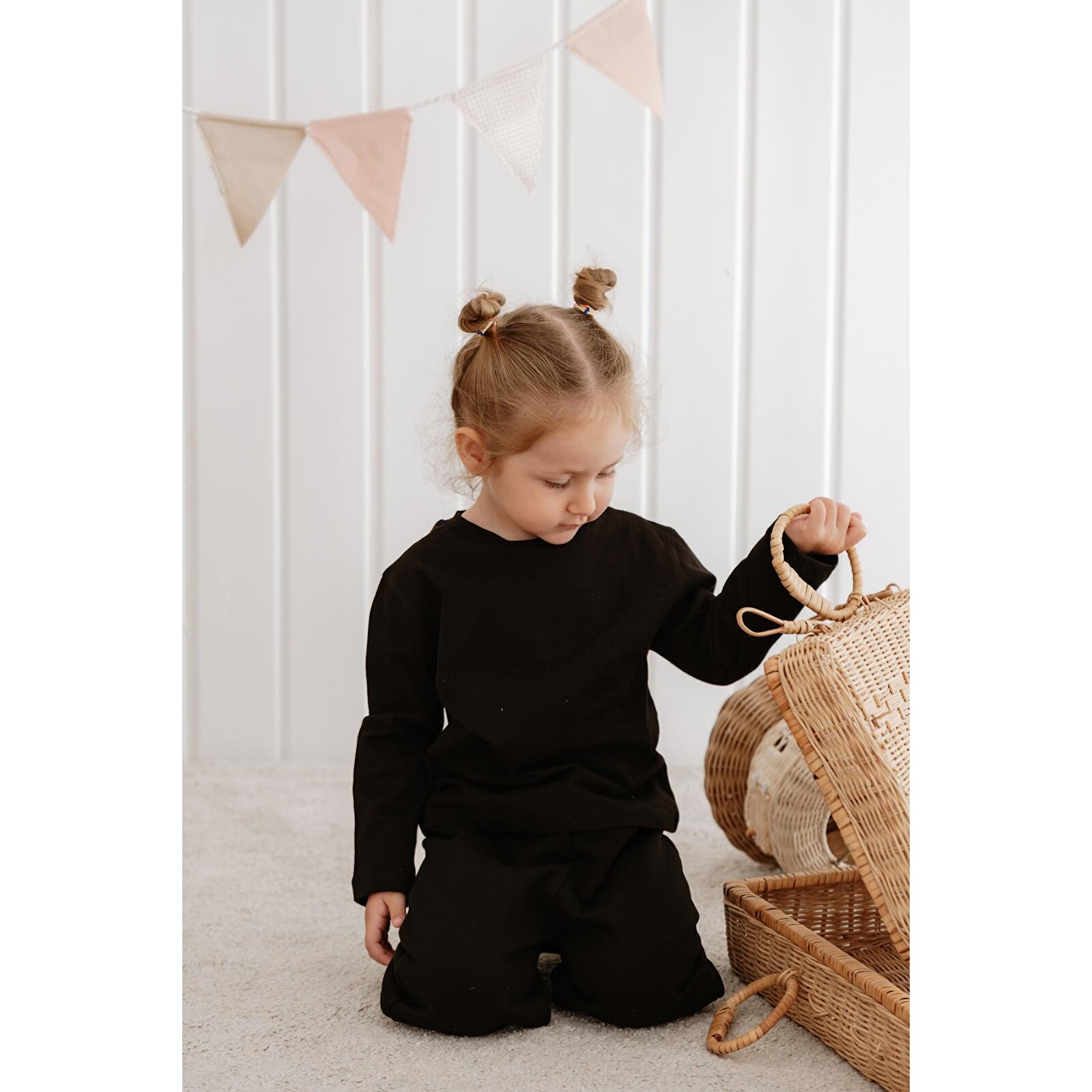 Uzun Kollu ve Pamuklu Siyah Tişört Kız Çocuk