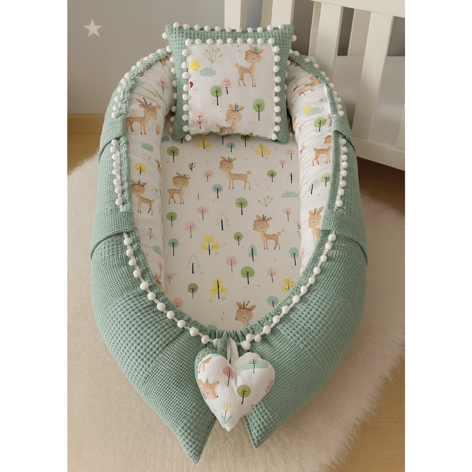 Yeşil Waffle Babynest – Ceylan Desenli, Ponpon Detaylı & Yastıklı Bebek Yatağı