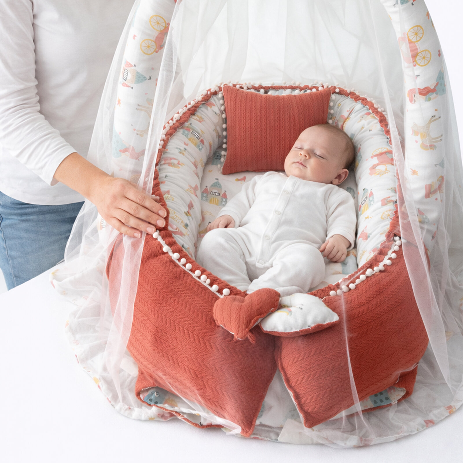 Jaju Baby Kiremit Örgü Kumaş ve Müslin Kumaş Ponponlu Babynest Oyuncak Aparat ve Cibinlik Tüllü Set