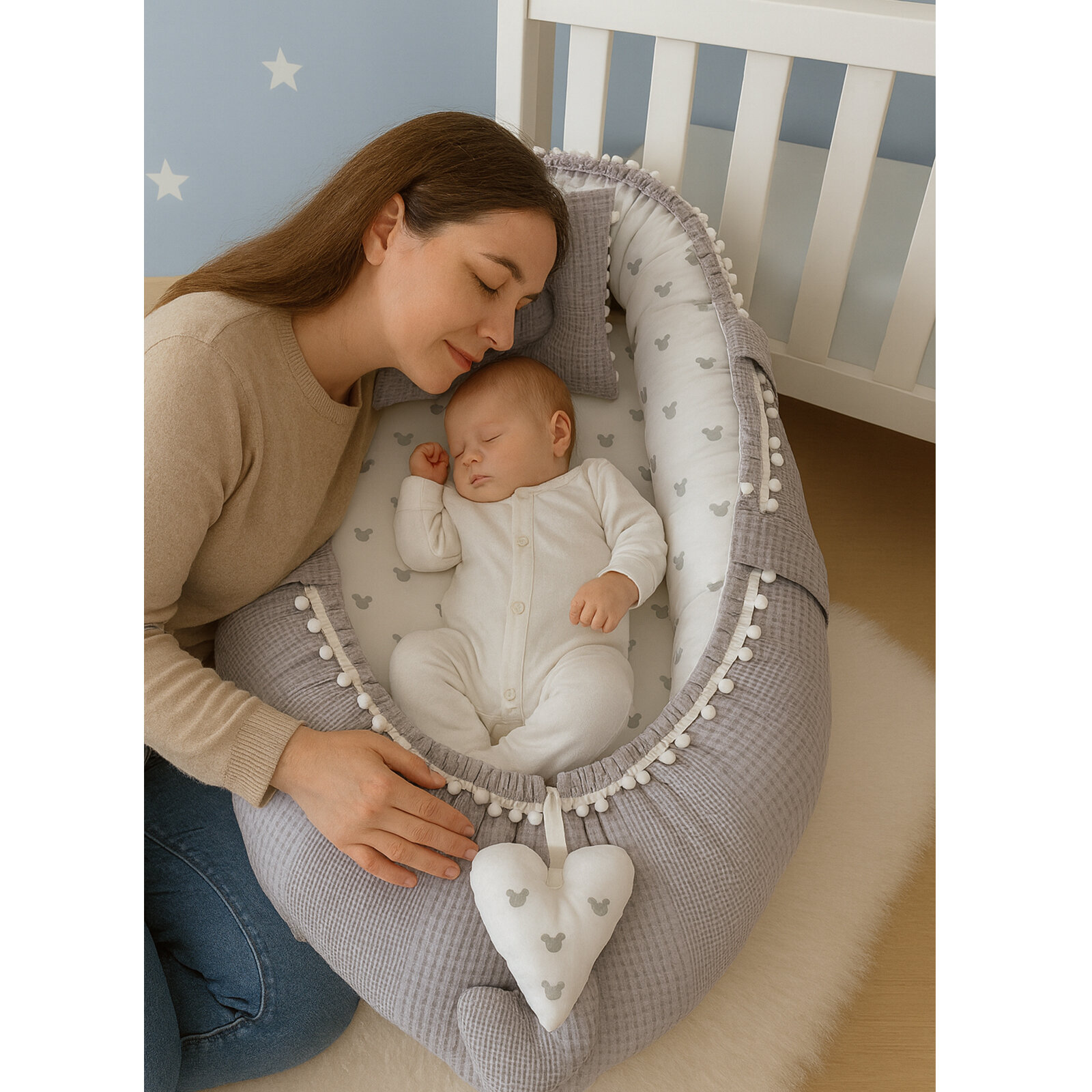 Gri Mickey Desenli Waffle Babynest – %100 Pamuk, Düzleşme Önleyici Yastıklı