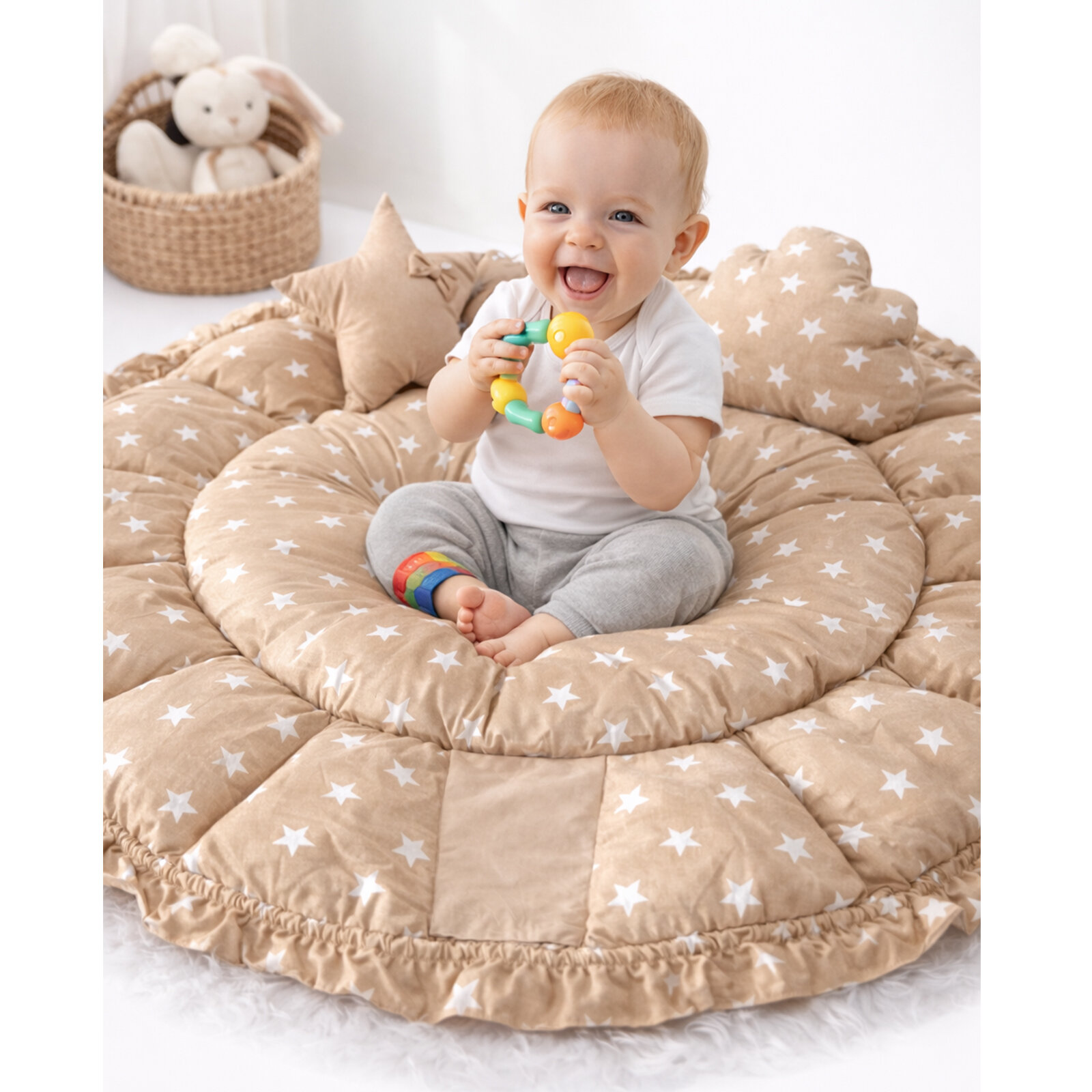 Cibinlik Tüllü Kahve Yıldızlı Açılır Oyun Minderi – Yumuşak Kenarlı Bebek Oyun ve Uyku Alanı
