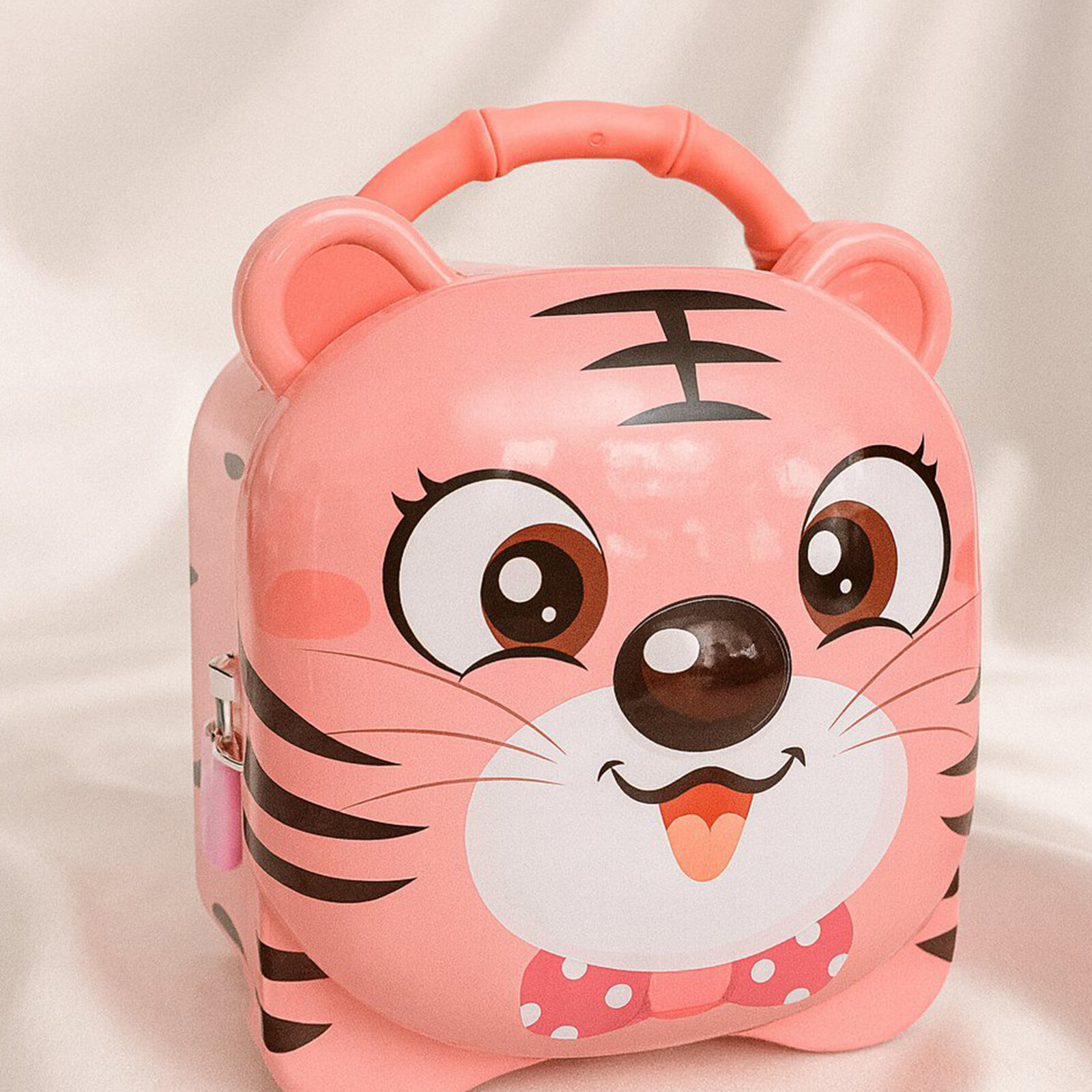 Pembe Ayı Figürlü Çocuk Kumbarası – Taşıma Saplı, Kilitli, Metal Kumbara