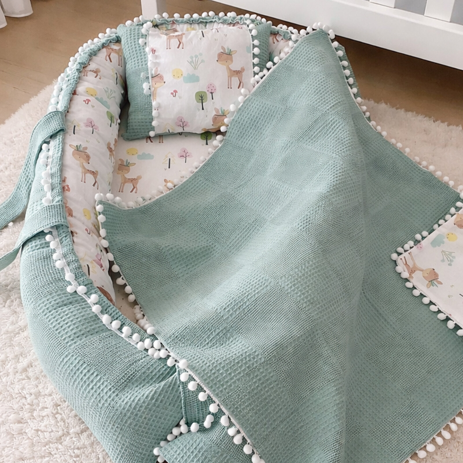 Yeşil Waffle Babynest Seti – Ceylan Desenli Battaniye & Yastık Dahil (3 Parça)