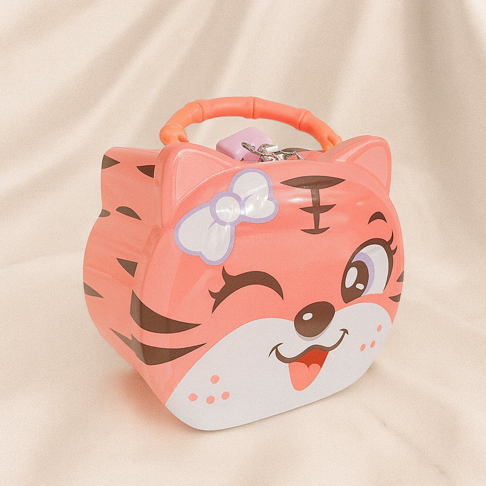 Pembe Kedi Figürlü Çocuk Kumbarası – Taşıma Saplı, Kilitli, Metal Kumbara