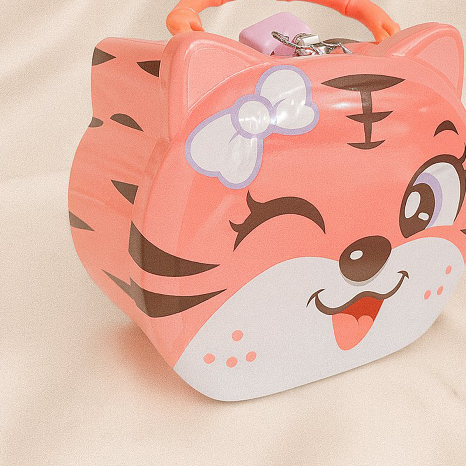 Pembe Kedi Figürlü Çocuk Kumbarası – Taşıma Saplı, Kilitli, Metal Kumbara