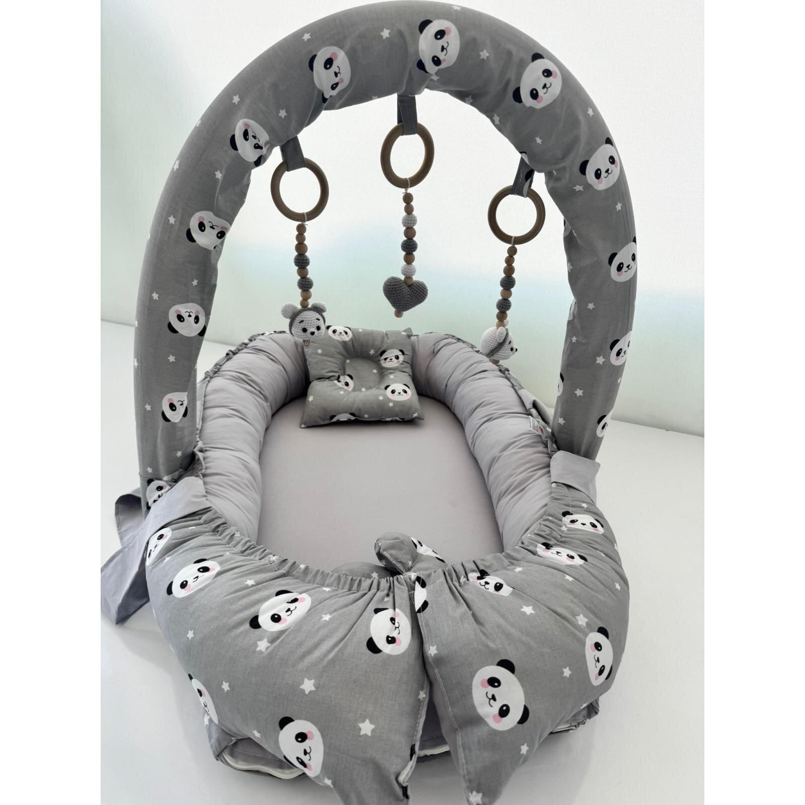 Babynest Lüks Tasarım Ortopedik Anne Yanı Bebek Yatağı Oyuncaklı 3'lü Set, Gri Panda Babynest Lüks Tasarım Ortopedik Anne Yanı Bebek Yatağı Oyuncaklı 3'lü Set, Gri Panda