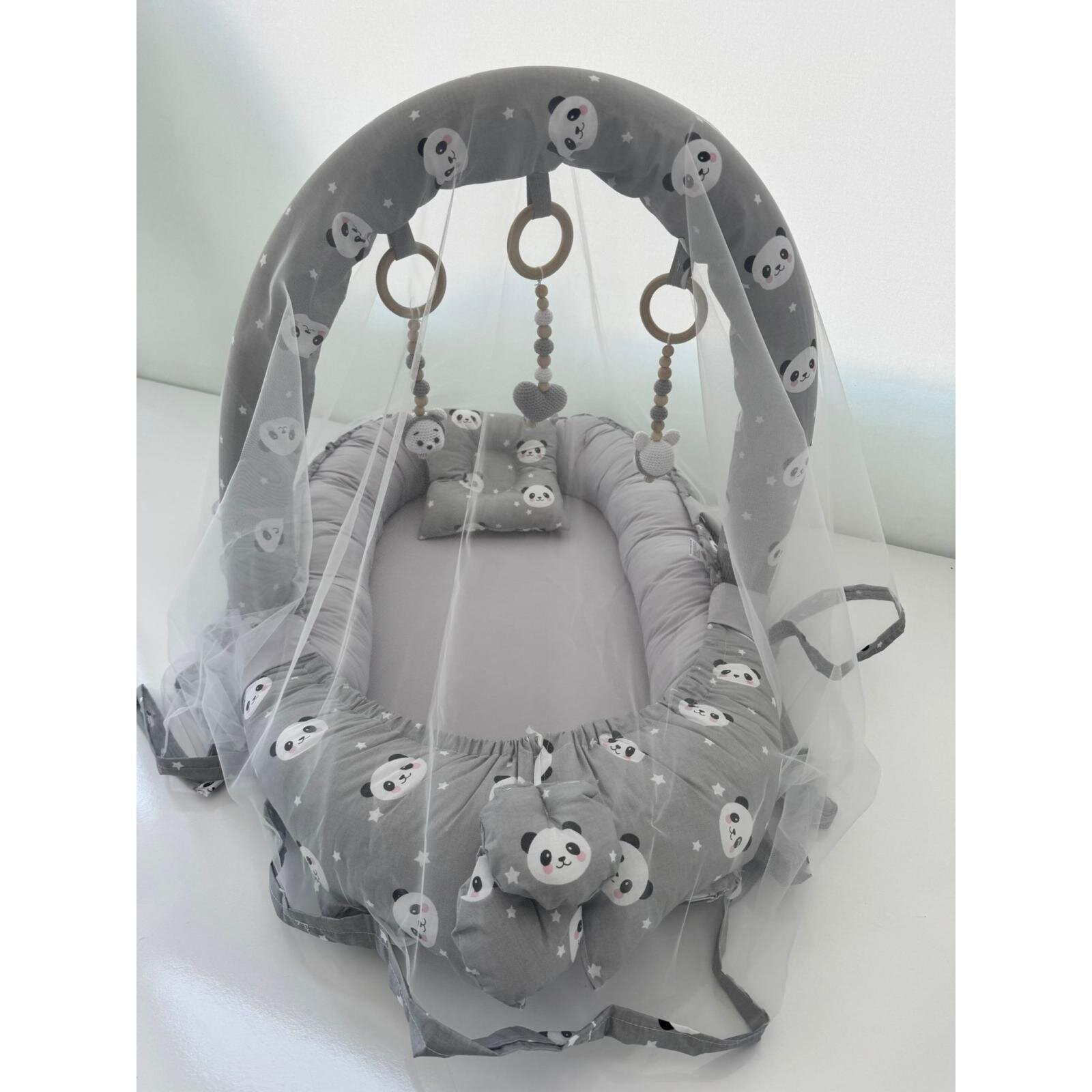 Babynest Lüks Tasarım Ortopedik Anne Yanı Bebek Yatağı Oyuncaklı 3'lü Set, Gri Panda Babynest Lüks Tasarım Ortopedik Anne Yanı Bebek Yatağı Oyuncaklı 3'lü Set, Gri Panda