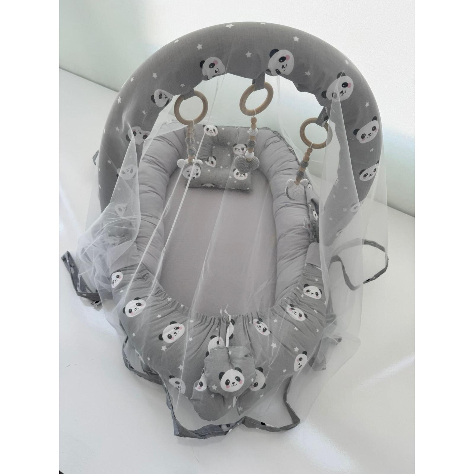 Babynest Lüks Tasarım Ortopedik Anne Yanı Bebek Yatağı Oyuncaklı 3'lü Set, Gri Panda Babynest Lüks Tasarım Ortopedik Anne Yanı Bebek Yatağı Oyuncaklı 3'lü Set, Gri Panda