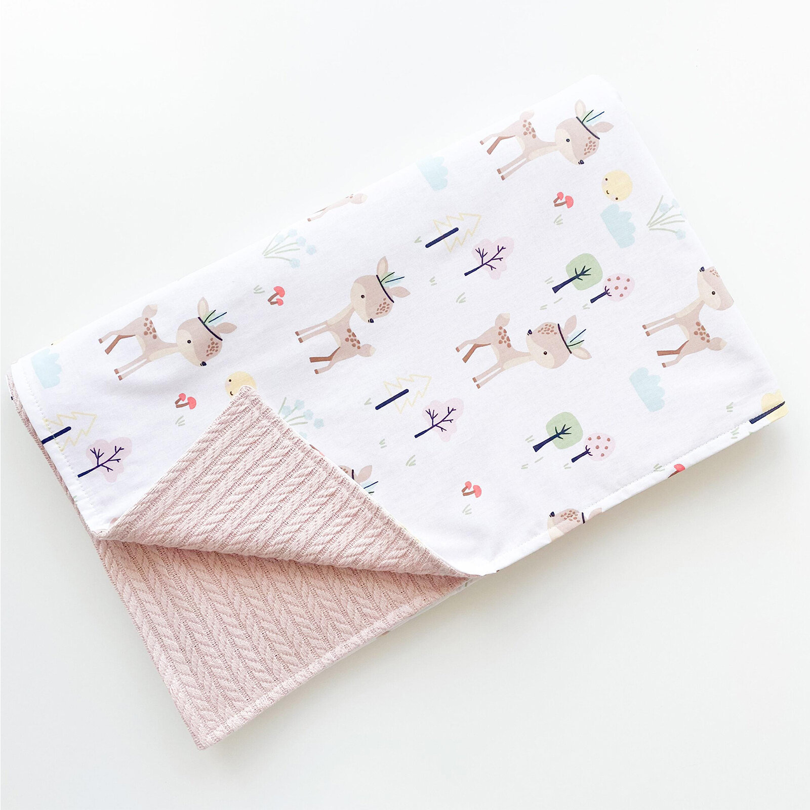 Geyik Desenli Pudra Örgü Çift Taraflı Bebek Battaniyesi – %100 Pamuk, Yumuşak Dokulu 110x110