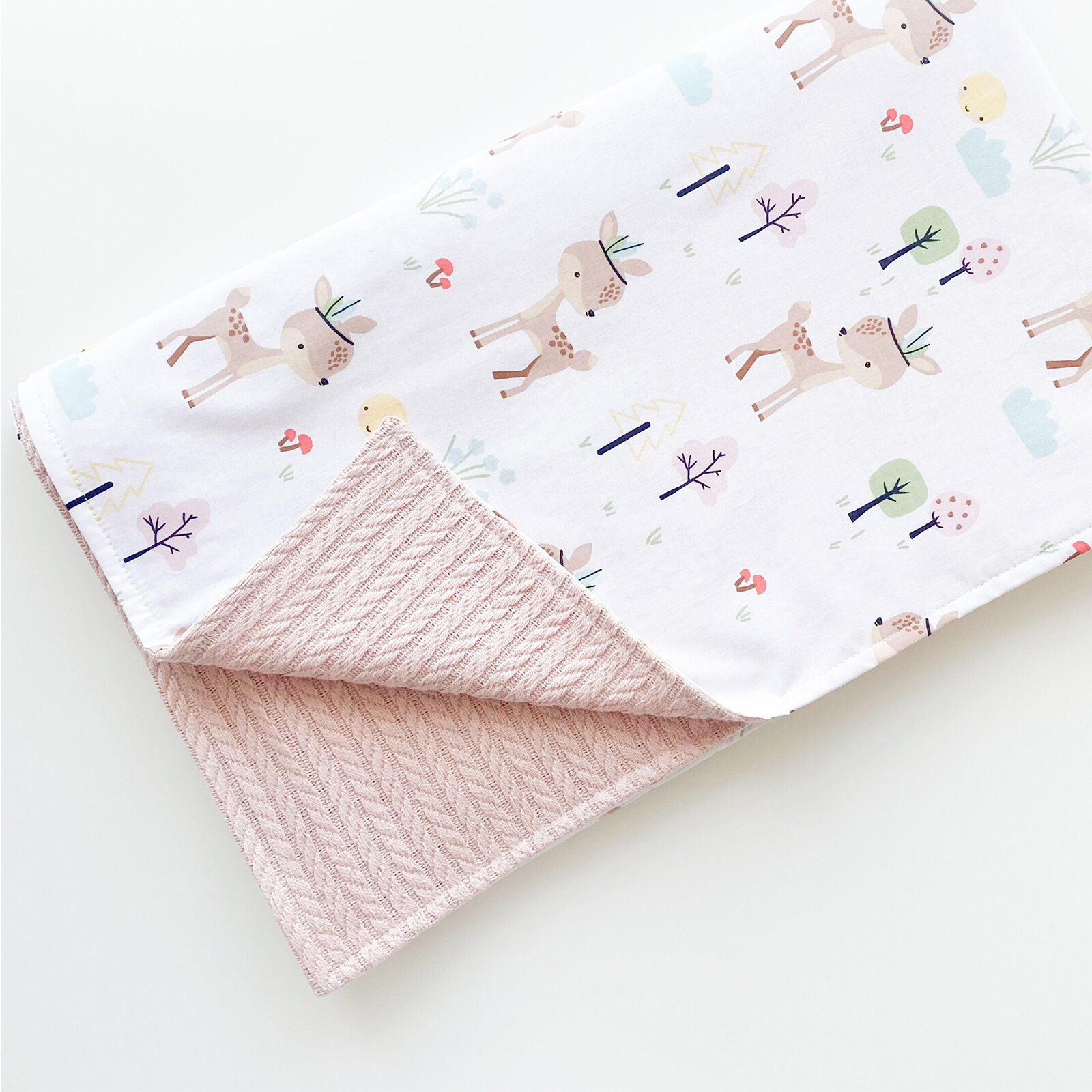 Geyik Desenli Pudra Örgü Çift Taraflı Bebek Battaniyesi – %100 Pamuk, Yumuşak Dokulu 110x110