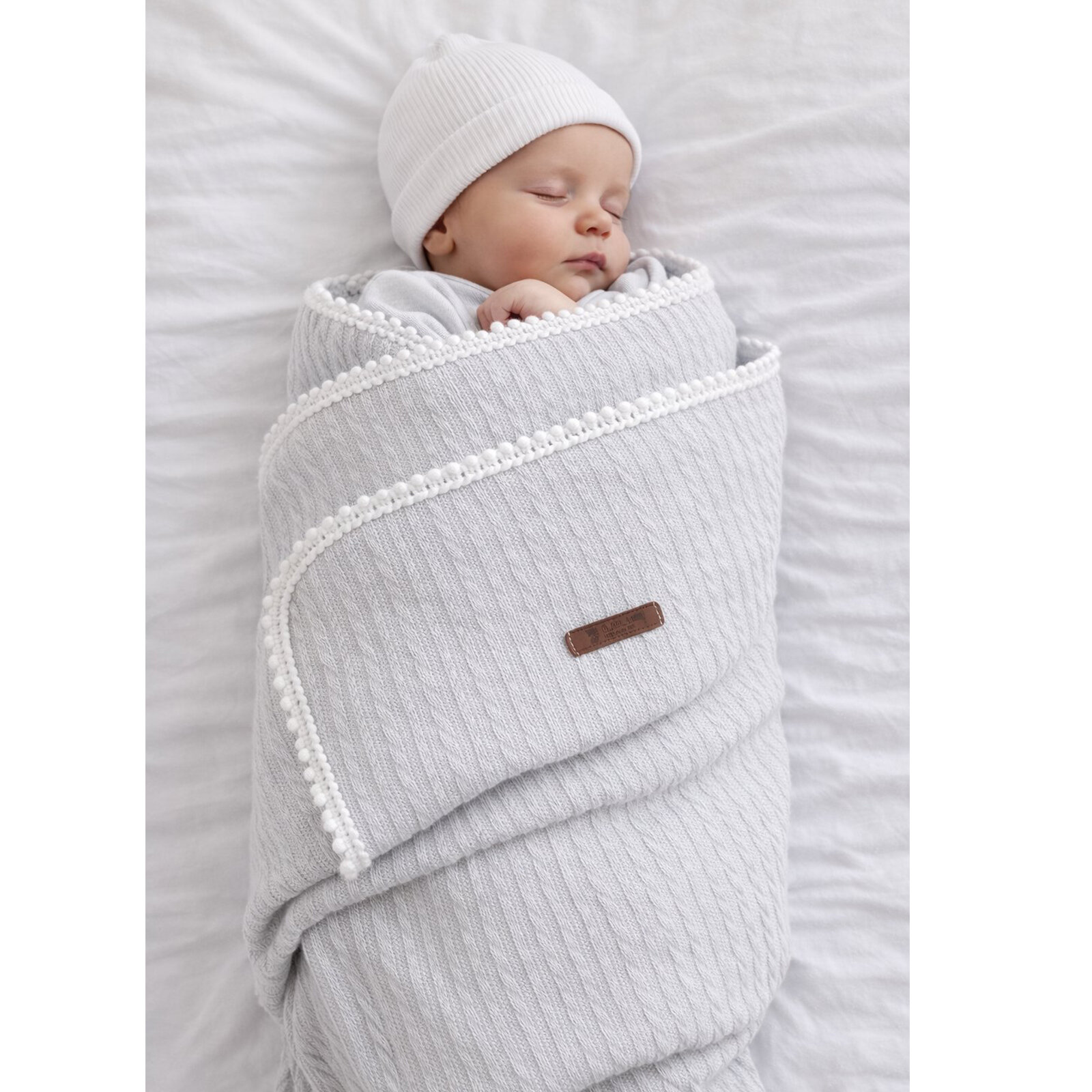 Gri 110x110 cm İnce Ponpon Kenarlı Örgü Pike Bebek Battaniyesi