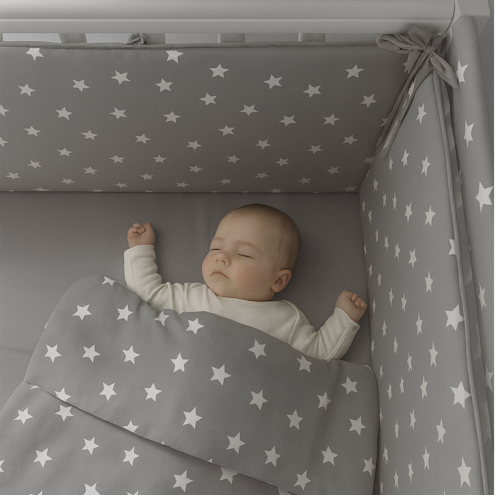 Gri Zemin Yıldızlı (4 Kenar) Beşik Koruma %100 Pamuk Kumaş 