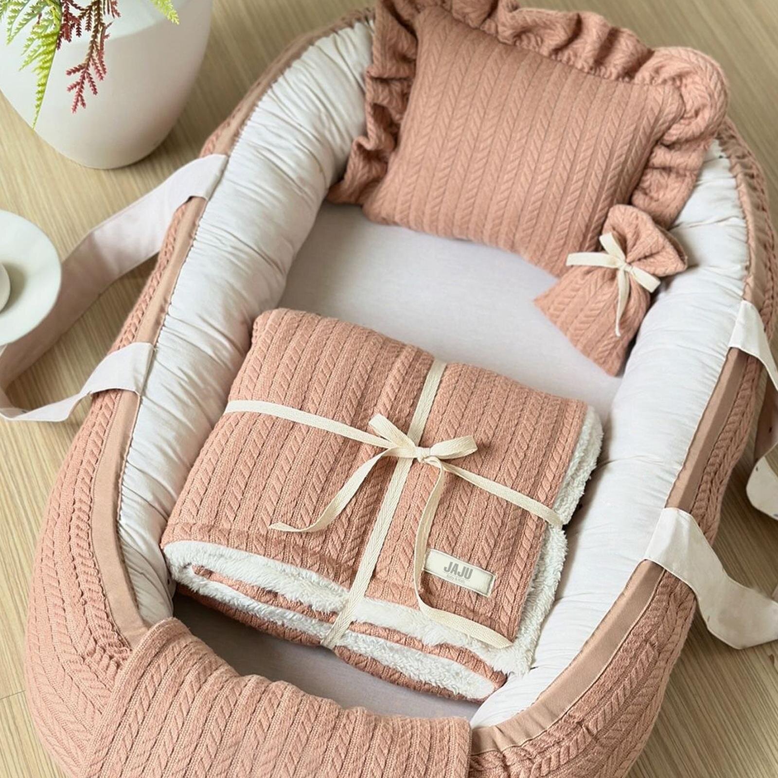 Premium Örgü Dokulu 4’lü Bebek Konfor Seti | Babynest + Yastık + Çok Amaçlı Battaniye + Kese