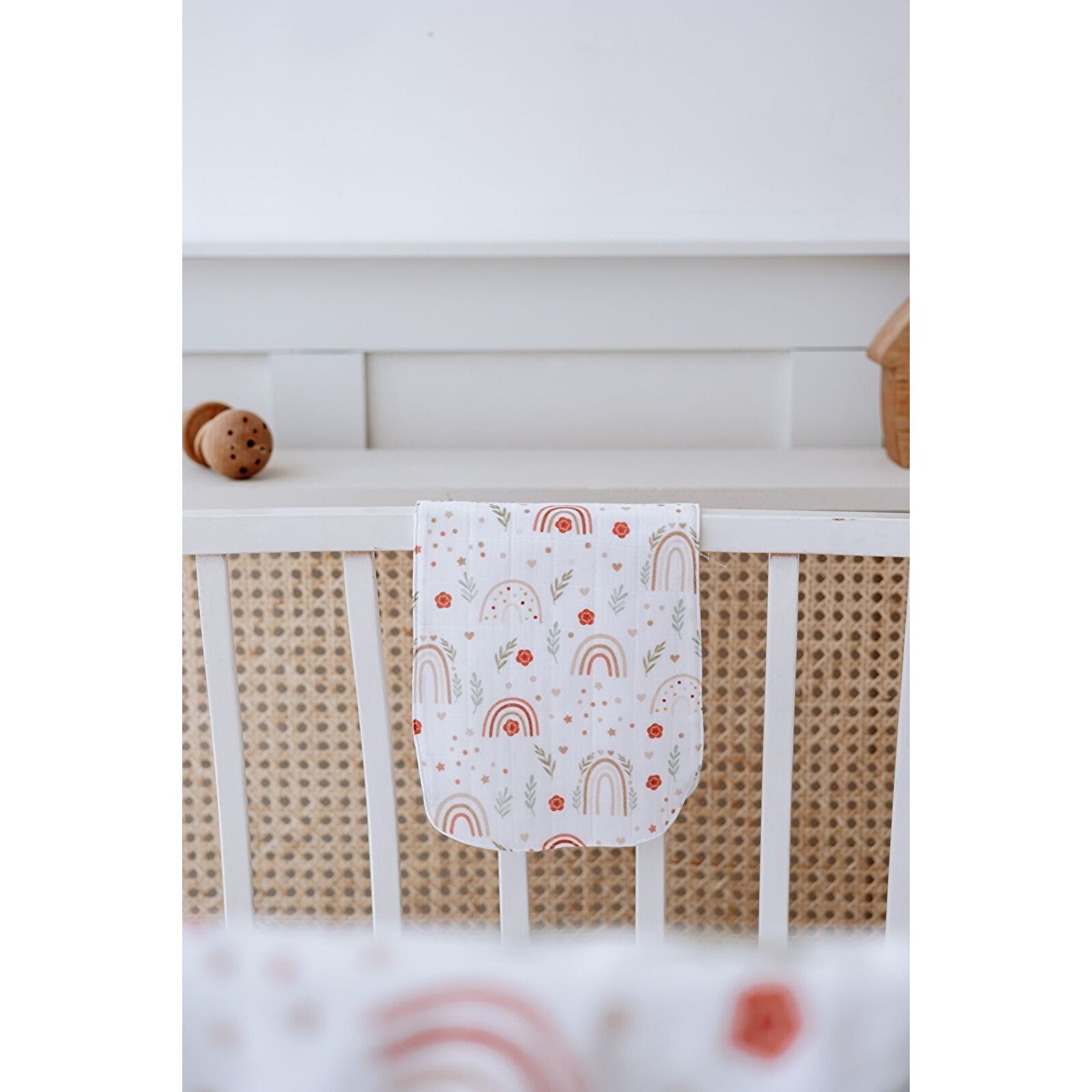 %100 Organik Pamuk Çift Katlı Gökkuşağı Desenli Müslin Örtü Seti (100X100 MÜSLİN-ÖNLÜK-OMUZ BEZİ) %100 Organik Pamuk Çift Katlı Gökkuşağı Desenli Müslin Örtü Seti (100X100 MÜSLİN-ÖNLÜK-OMUZ BEZİ)