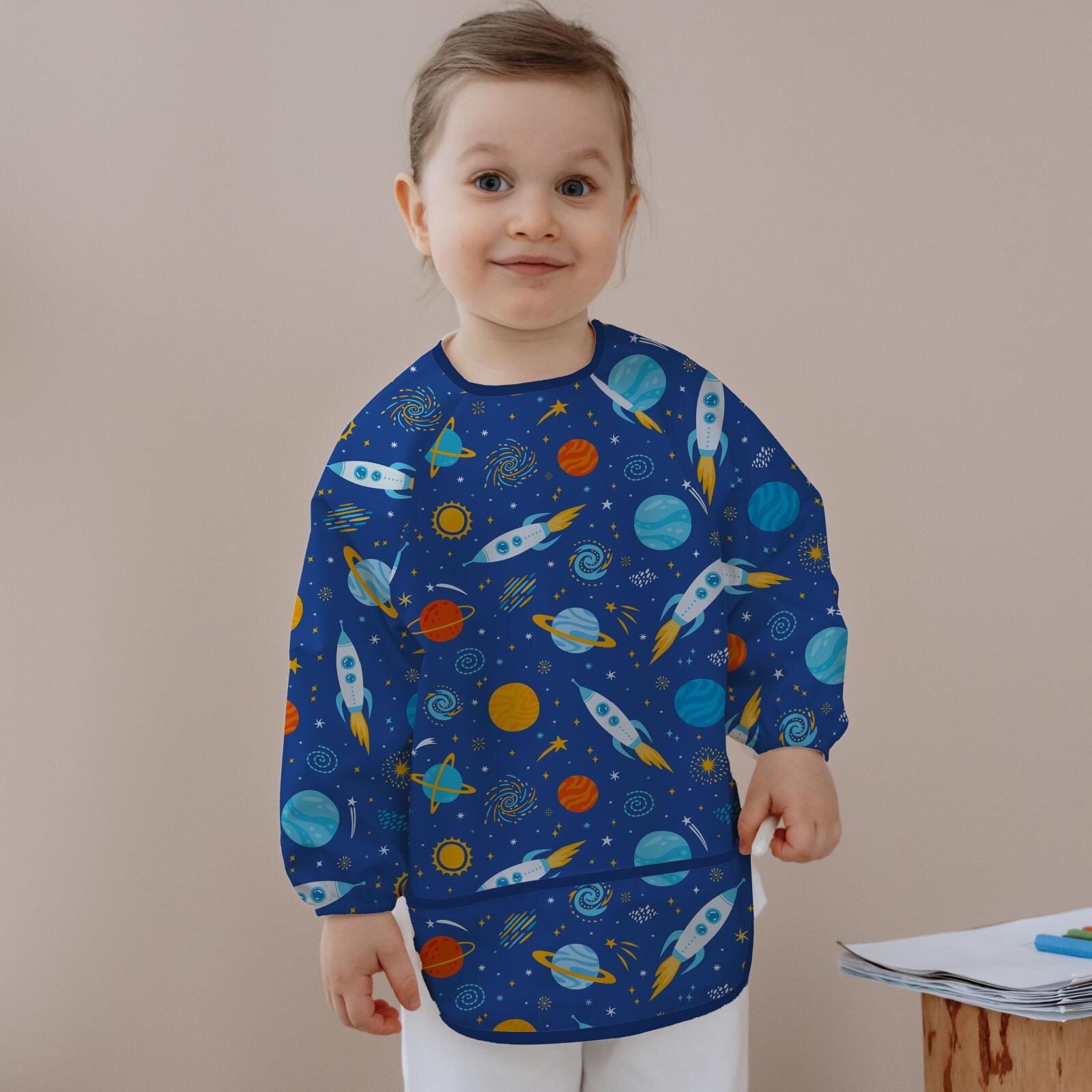 Uzun Kollu Mama ve Faaliyet Önlüğü, Aktivite ve Boyama Önlüğü, Uzay Desen