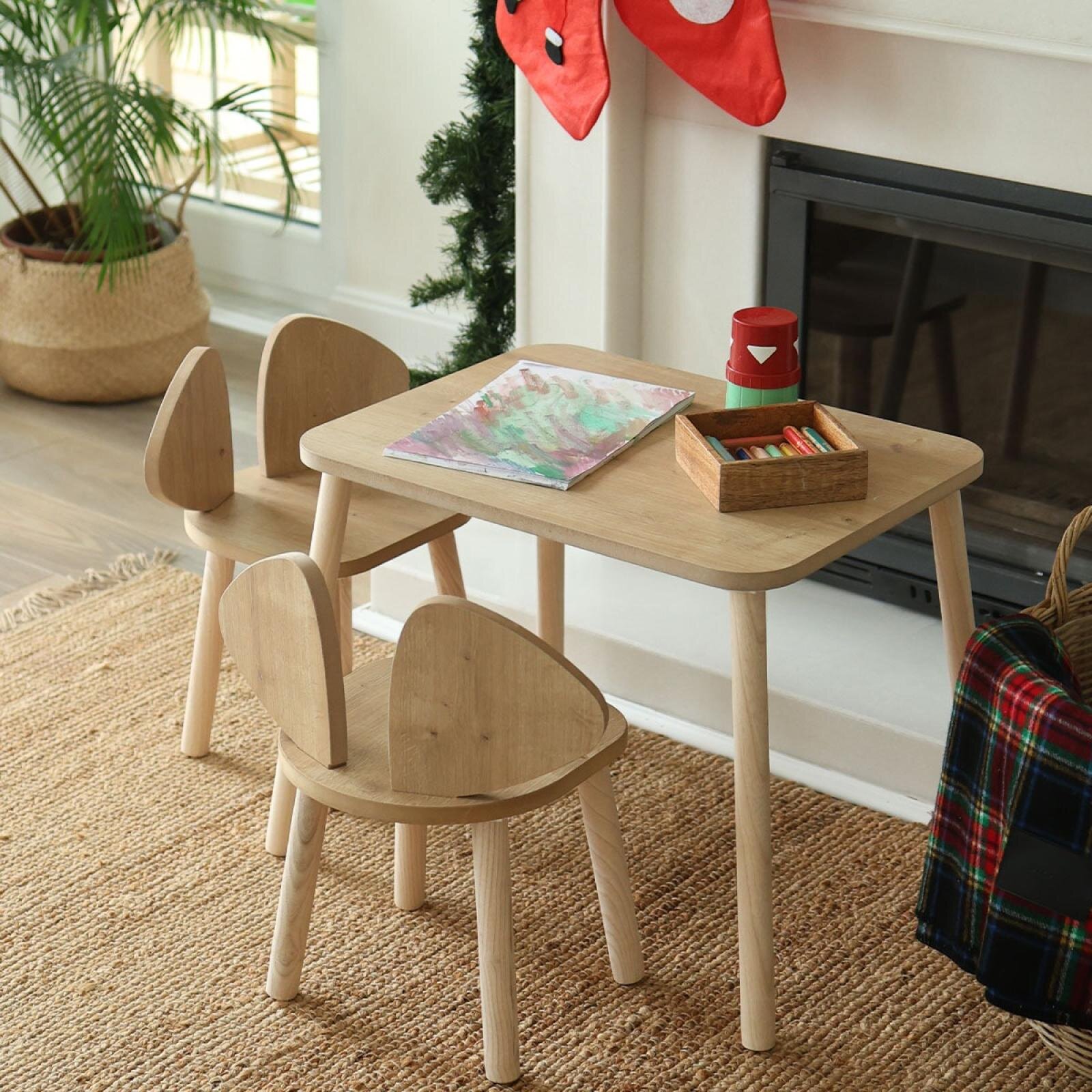 Mickey Fare Çocuk Masası ve 2 Sandalye Mickey Fare Çocuk Masası ve 2 Sandalye