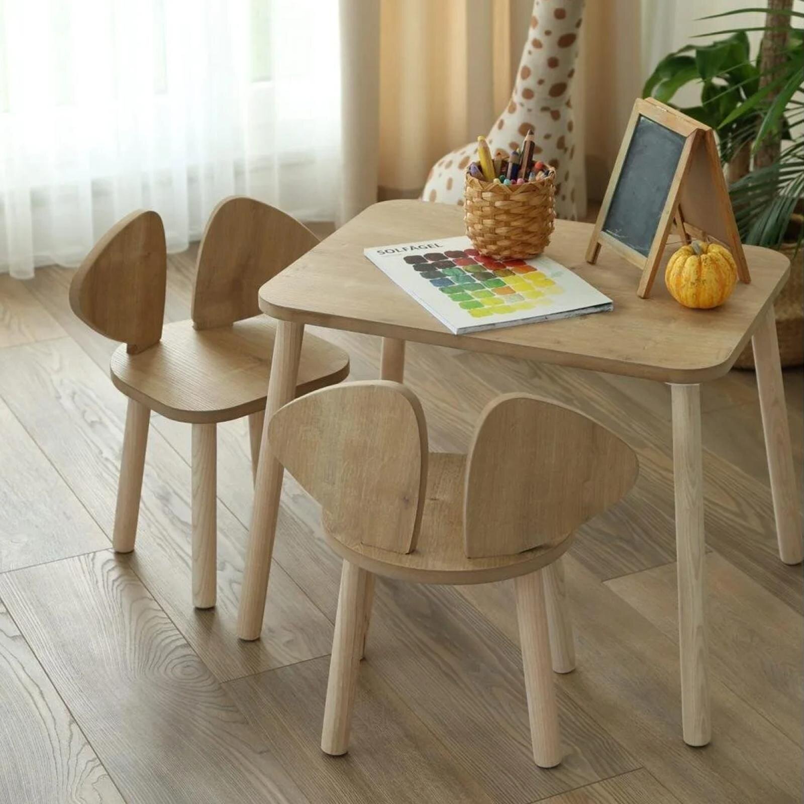 Mickey Fare Çocuk Masası ve 2 Sandalye Mickey Fare Çocuk Masası ve 2 Sandalye