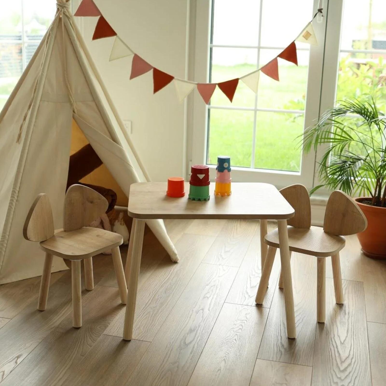 Mickey Fare Çocuk Masası ve 2 Sandalye Mickey Fare Çocuk Masası ve 2 Sandalye