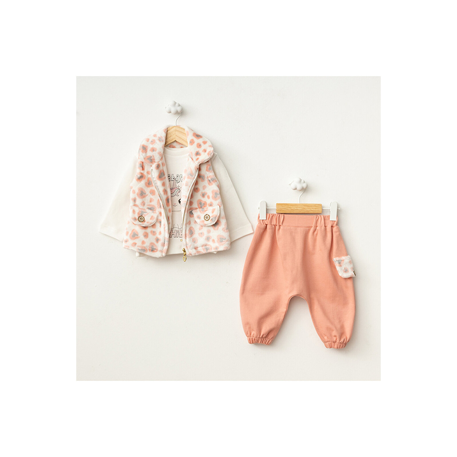 Leopar Desen Yelekli 3'Lü Takım Leopar Desen Yelekli 3'Lü Takım