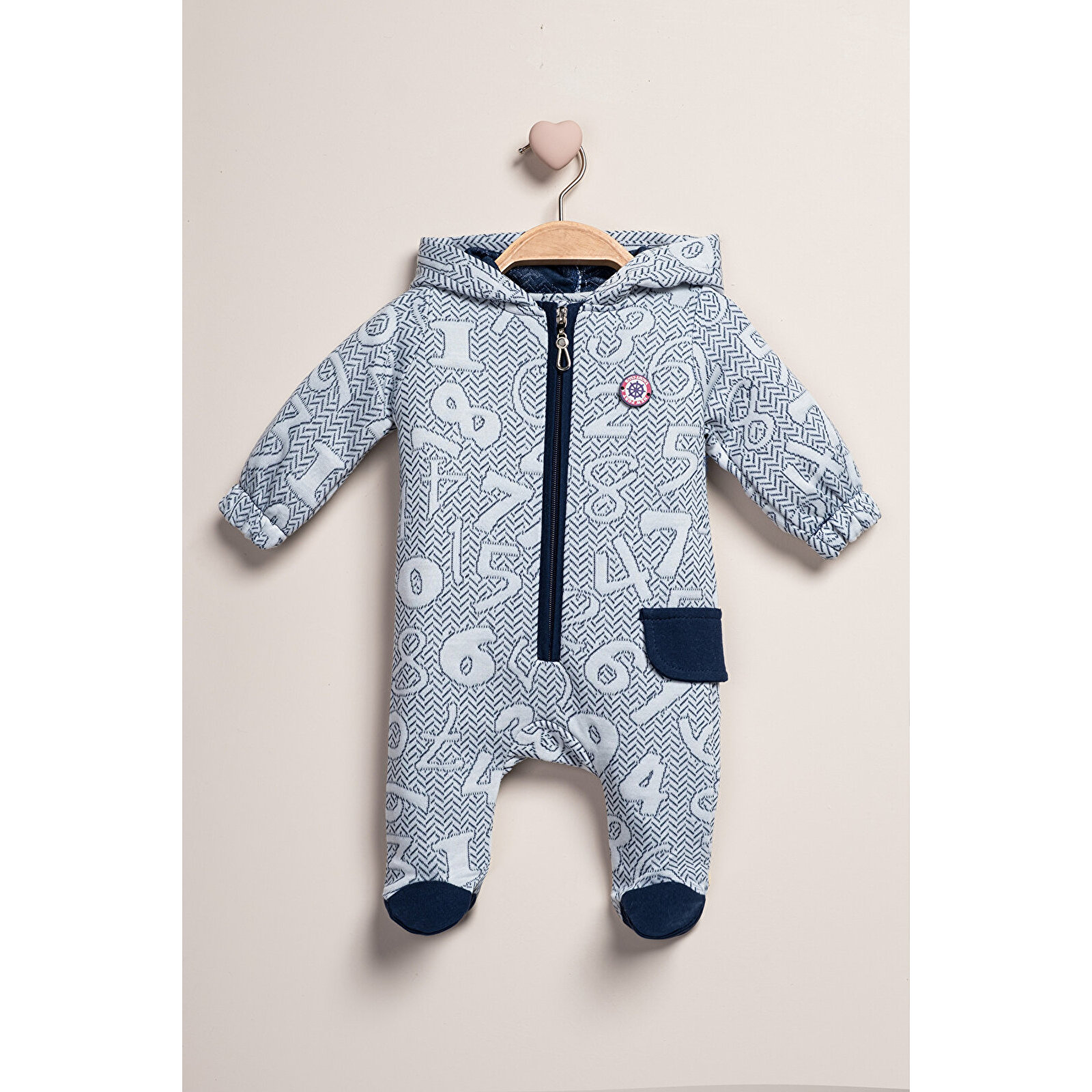 Kapüşonlu Rakam Baskılı Tulum