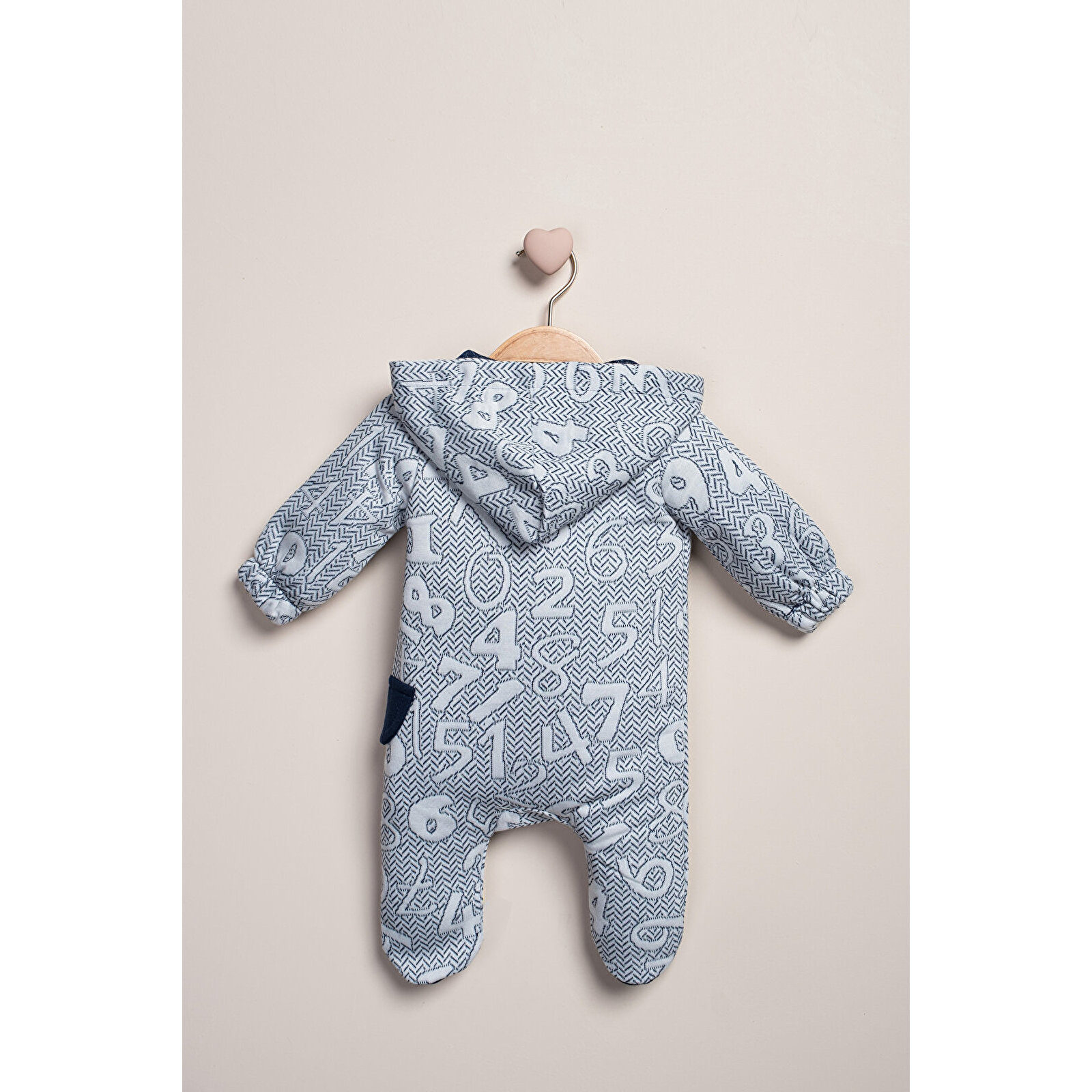 Kapüşonlu Rakam Baskılı Tulum