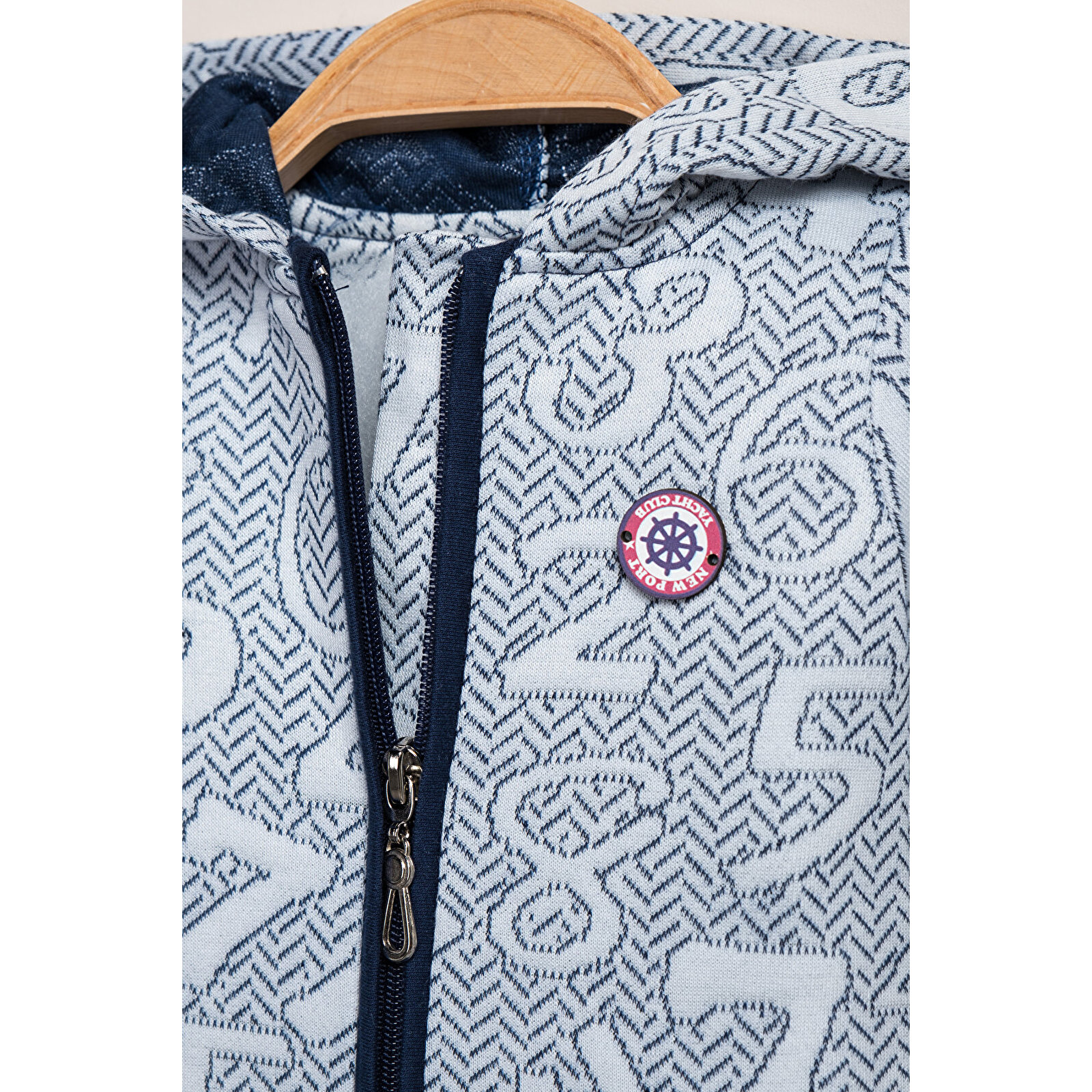 Kapüşonlu Rakam Baskılı Tulum