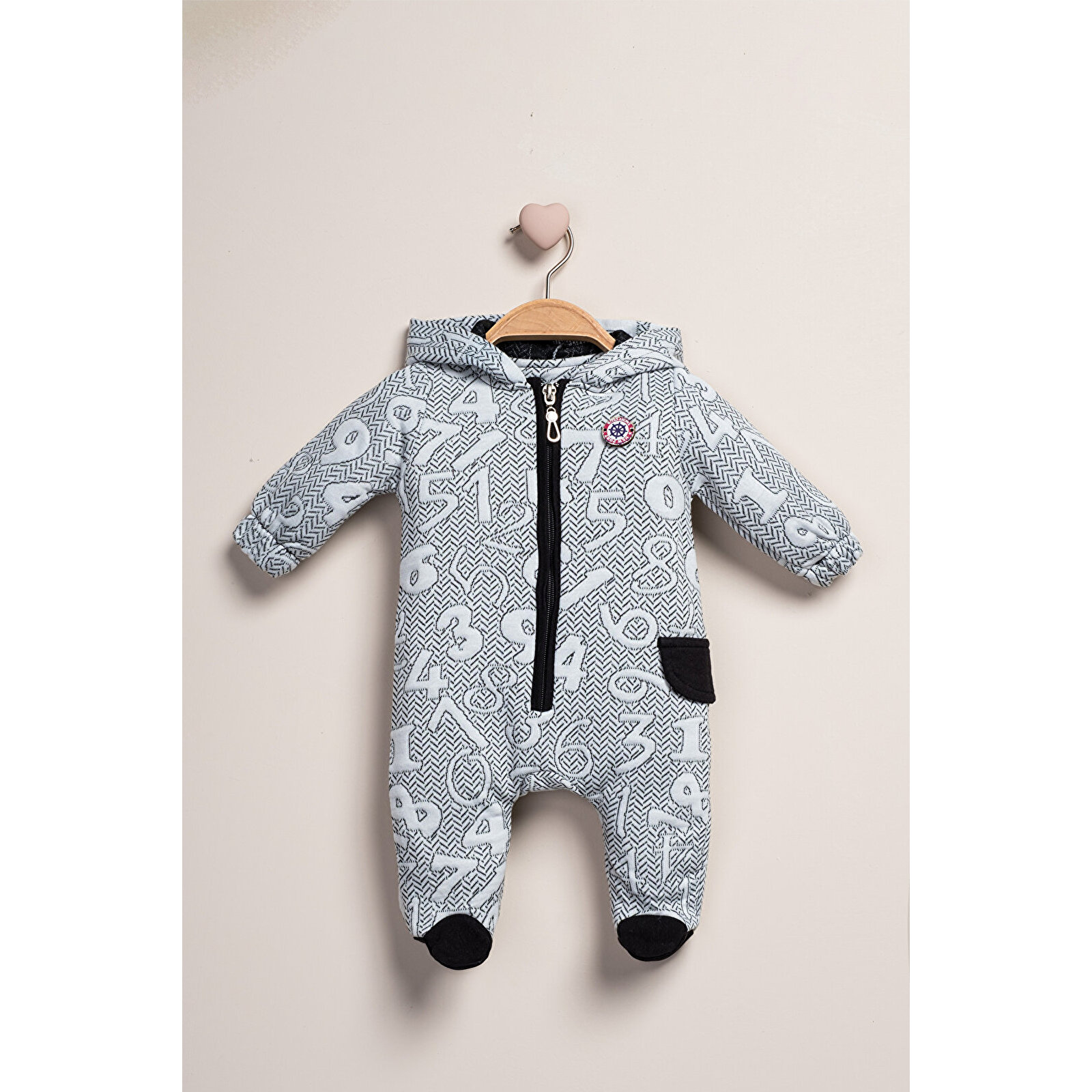 Kapüşonlu Rakam Baskılı Tulum