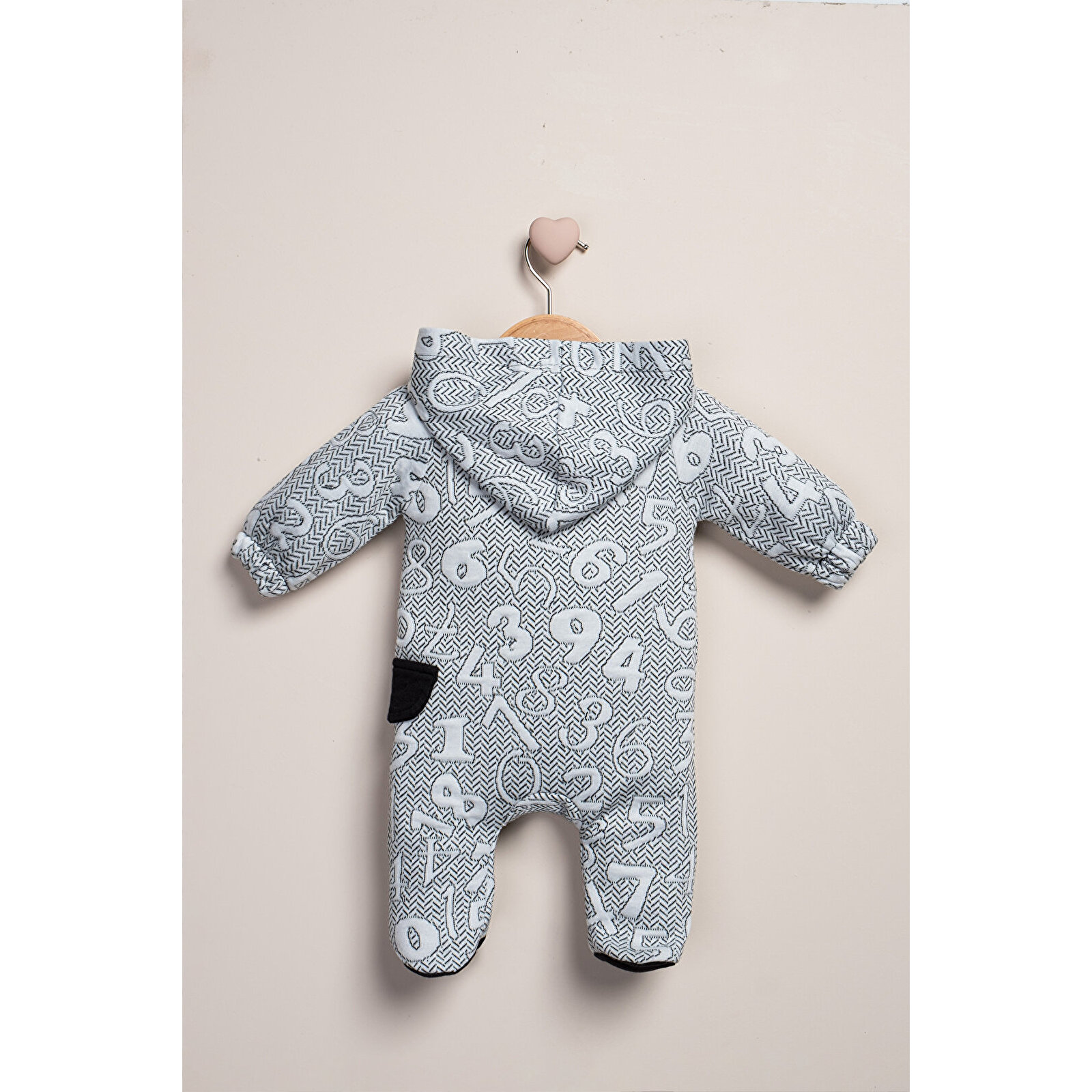 Kapüşonlu Rakam Baskılı Tulum