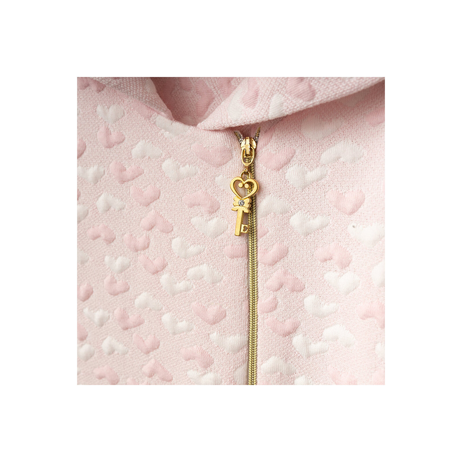 Kalpli Kapüşonlu Tulum Kalpli Kapüşonlu Tulum