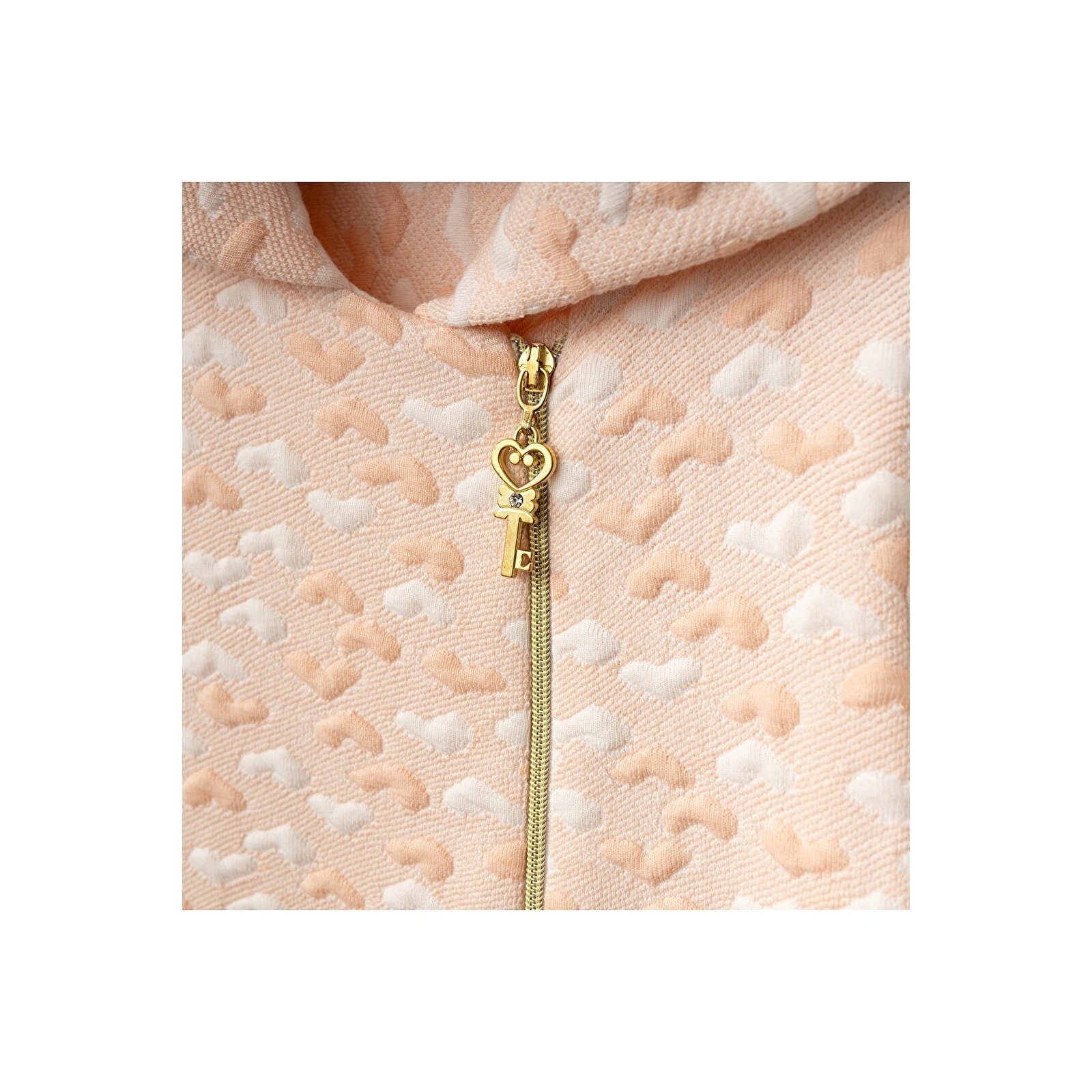 Kalpli Kapüşonlu Tulum Kalpli Kapüşonlu Tulum