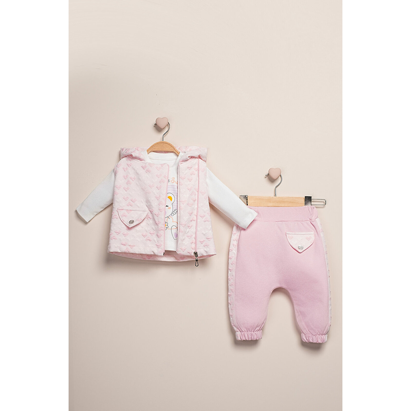 Yelekli Kalp Desen 3'Lü Takım Yelekli Kalp Desen 3'Lü Takım