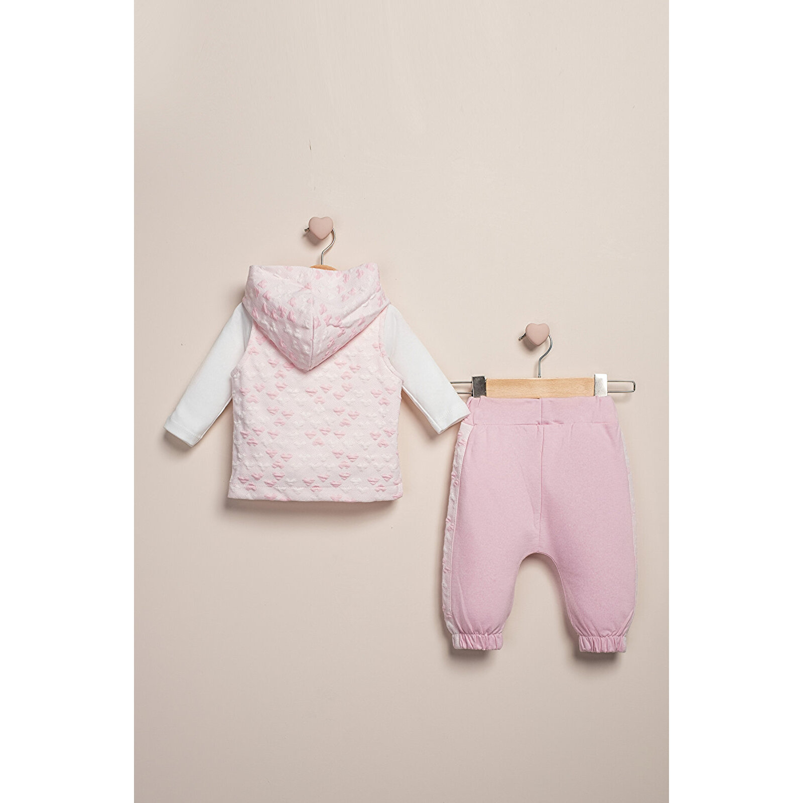 Yelekli Kalp Desen 3'Lü Takım Yelekli Kalp Desen 3'Lü Takım