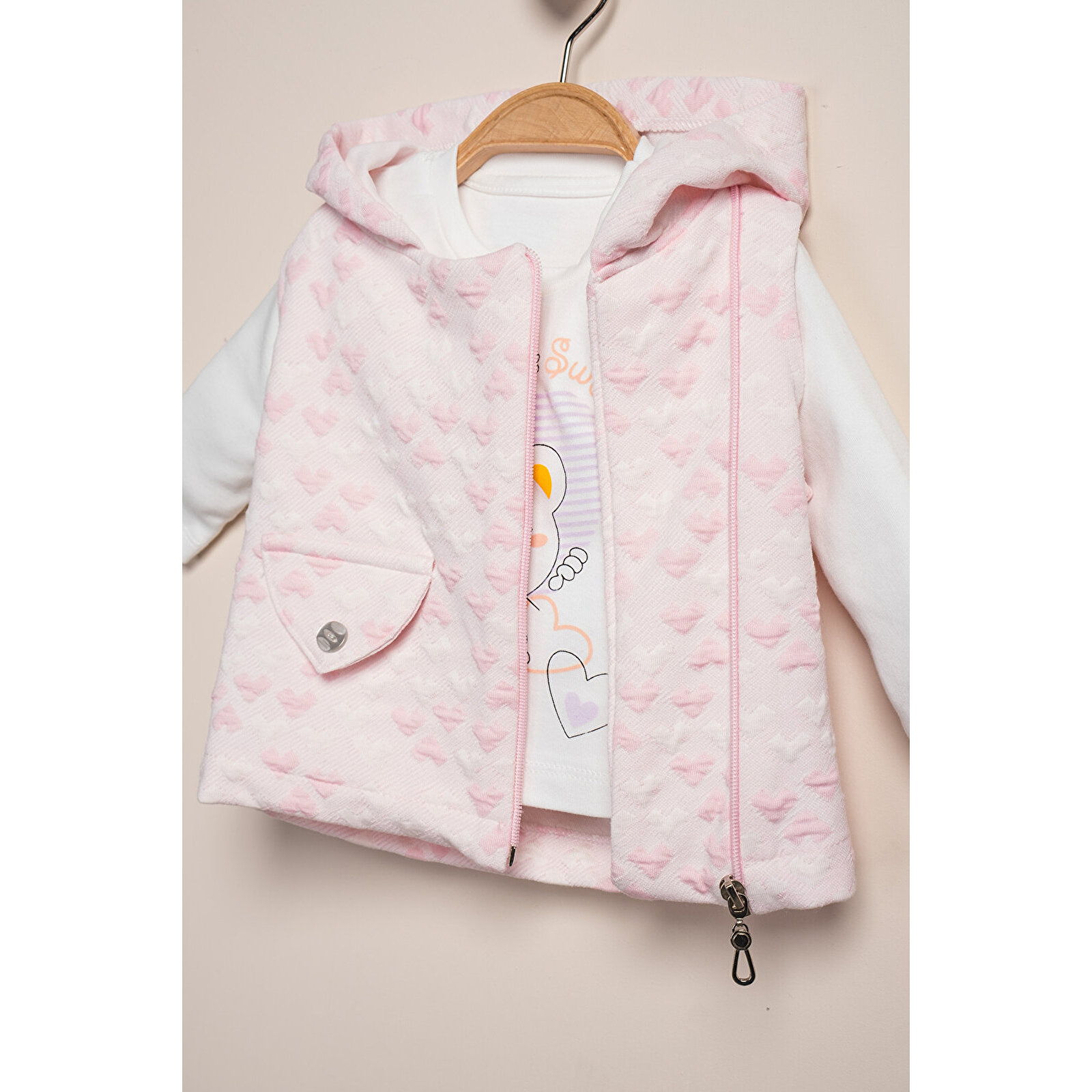 Yelekli Kalp Desen 3'Lü Takım Yelekli Kalp Desen 3'Lü Takım