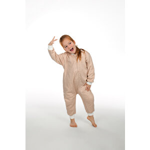 Kız Bej Kalpli Desen Uyku Tulumu Fermuarlı 1TOG Bisiklet Yaka Ribanalı Paça Uzun Kol Kız Bej Kalpli Desen Uyku Tulumu Fermuarlı 1TOG Bisiklet Yaka Ribanalı Paça Uzun Kol