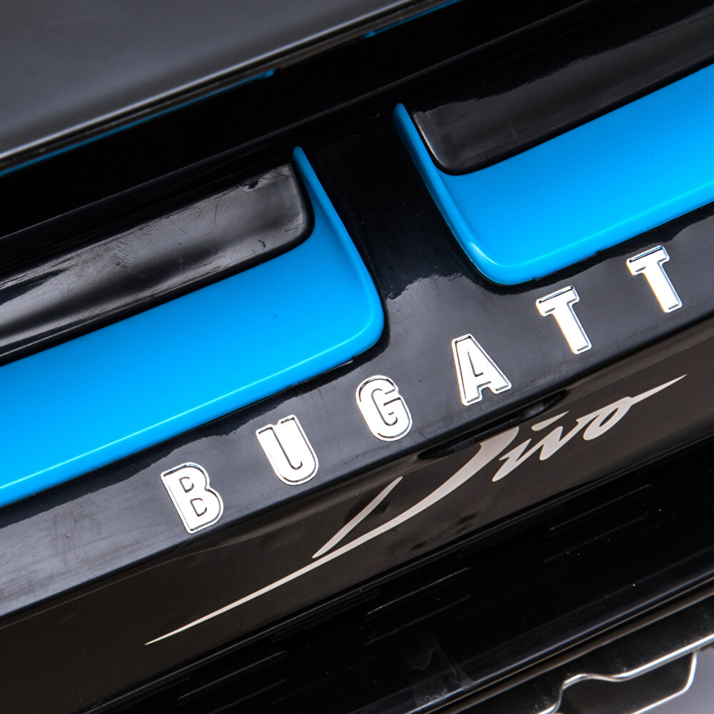 baby toys Bugatti Divo 12 V Akülü Araba Uzaktan Kumandalı 4*2 Gri
