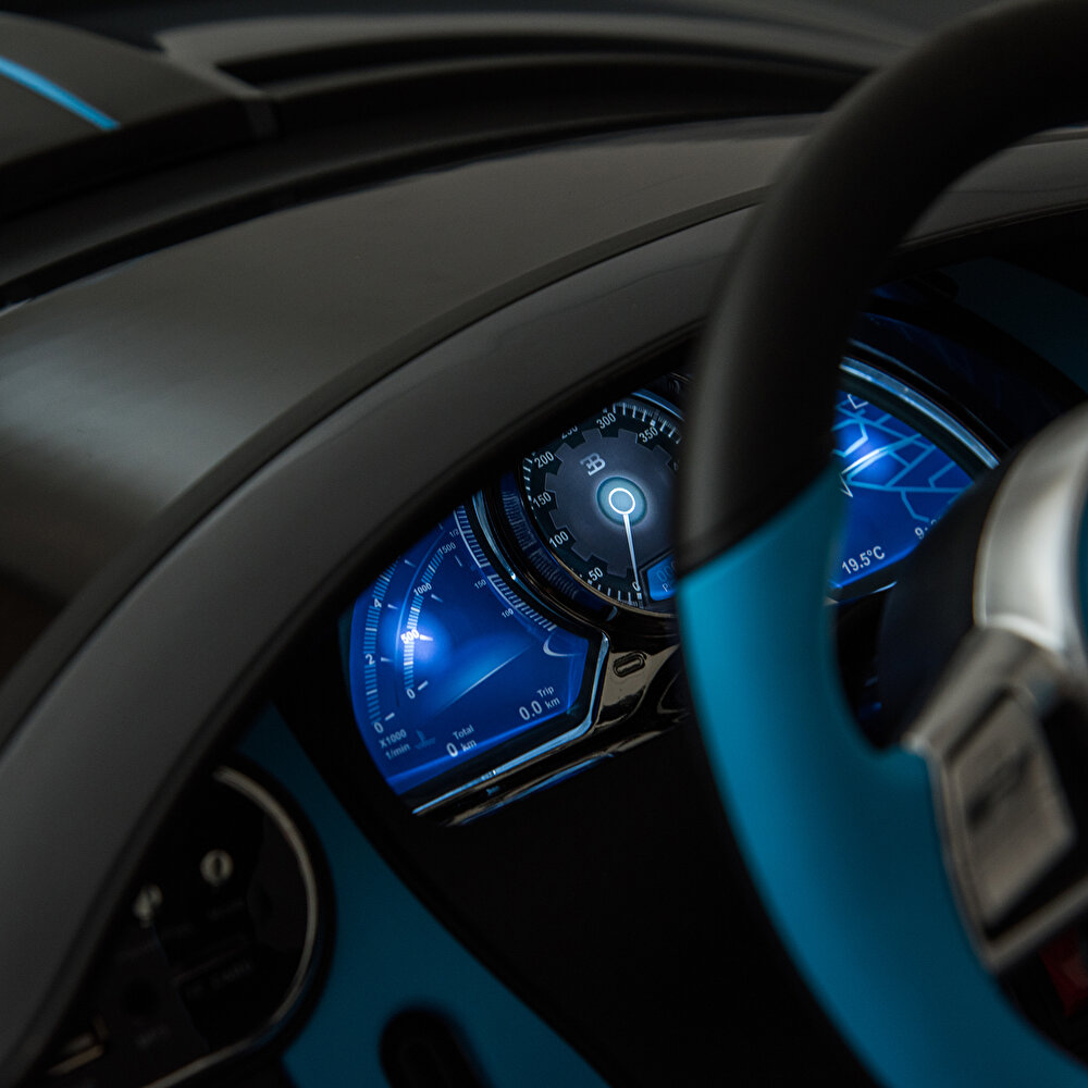 baby toys Bugatti Divo 12 V Akülü Araba Uzaktan Kumandalı 4*2 Gri
