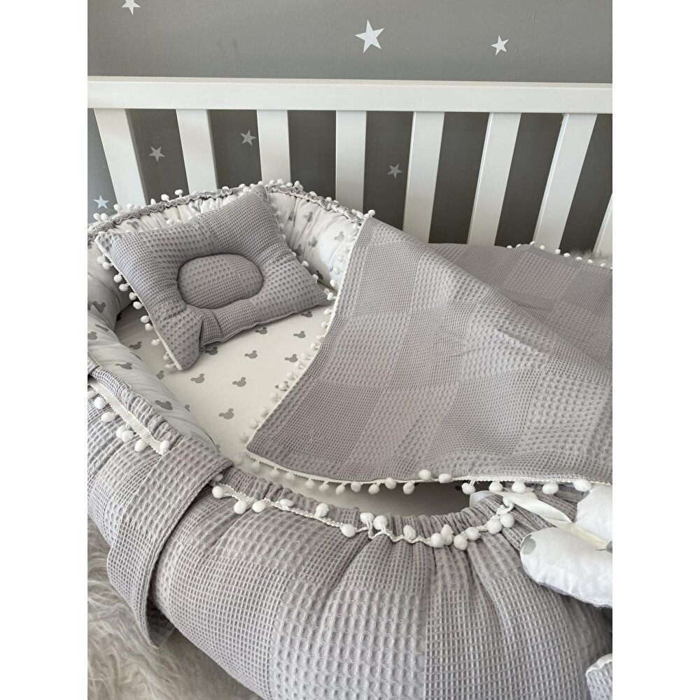 Babynest Gri Waffle Pike Kumaş Micky Tasarım Ponponlu 3'lü Anne Yanı Bebek Yatağı, Micky Tasarım
