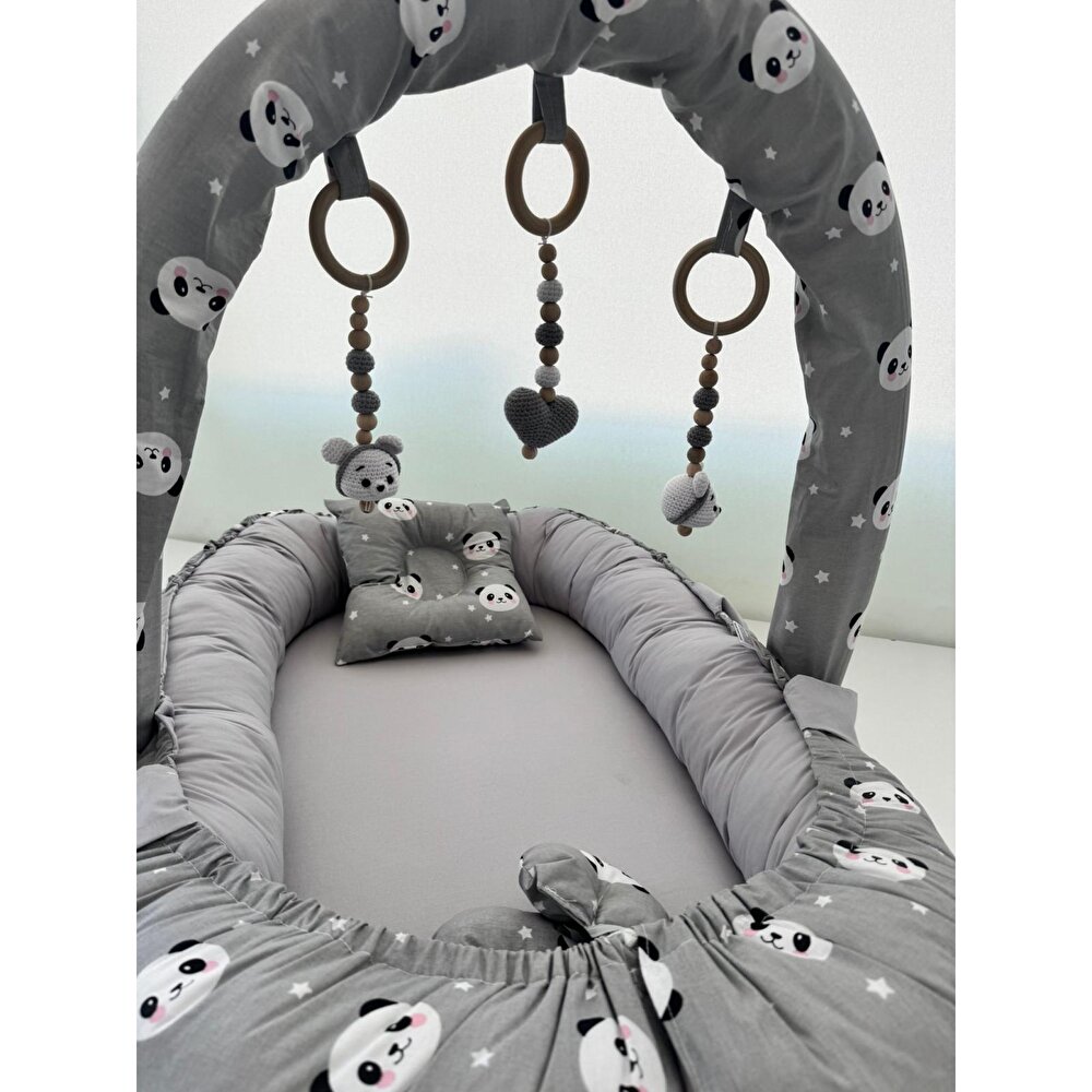 Babynest Lüks Tasarım Ortopedik Anne Yanı Bebek Yatağı  Oyuncaklı 3'lü Set, Gri Panda