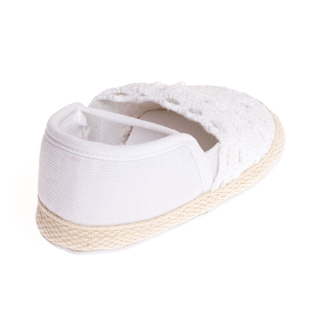 Kız Bebek Yürüme Öncesi Cırtlı Kapanma