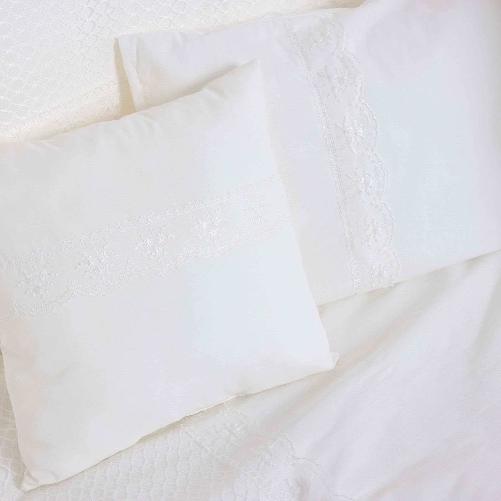 10 Parça Uyku Seti Güpürlü Krem