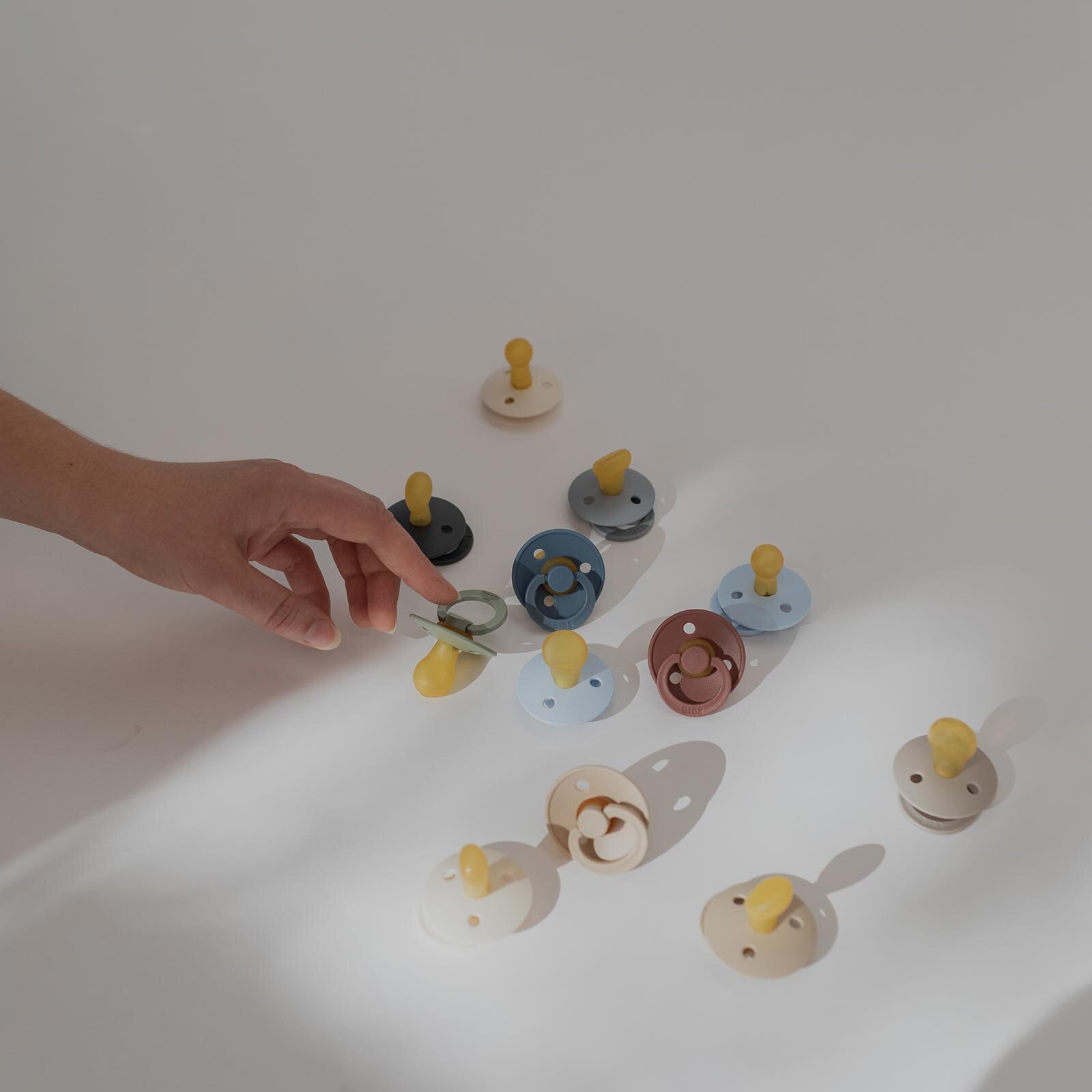 Bibs Colour Anatomik Damaklı Emzik-Vanilla-0-6 Ay