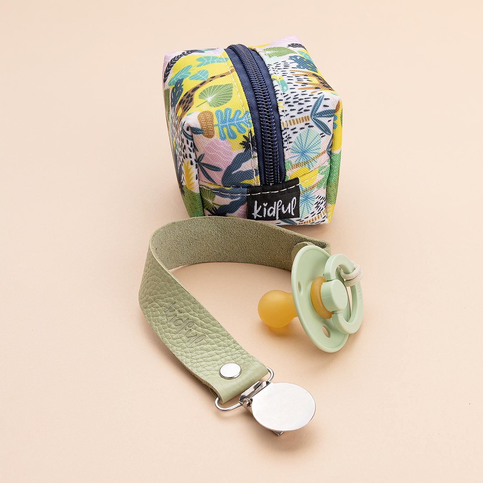 Bitkisel Boyalı Emzik Askısı - Sage