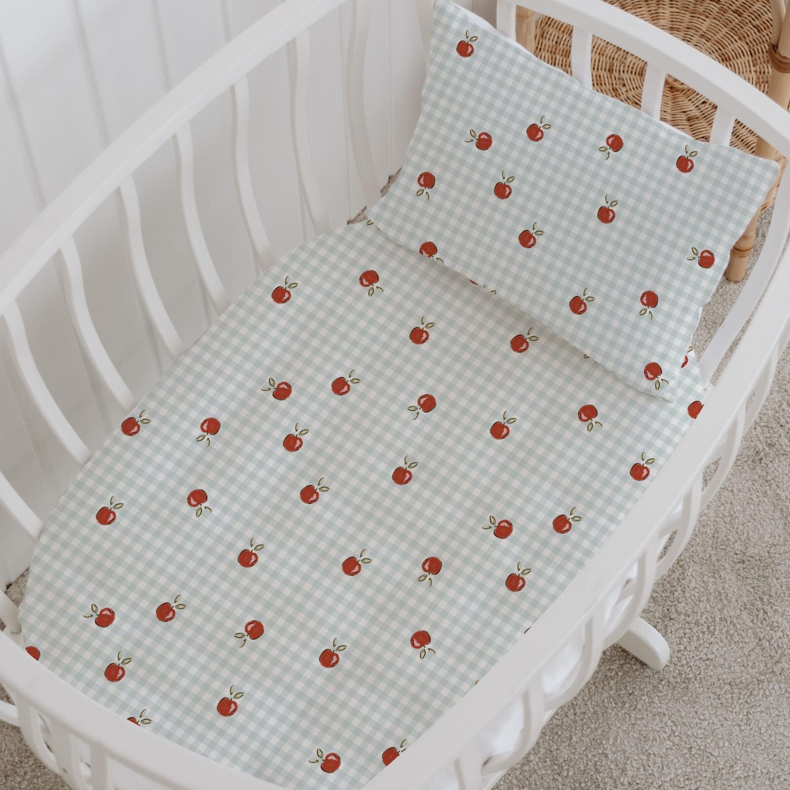 %100 Pamuklu Poplin Anne Yanı Beşik Nevresim Seti - Pötikare Elmalar %100 Pamuklu Poplin Anne Yanı Beşik Nevresim Seti - Pötikare Elmalar