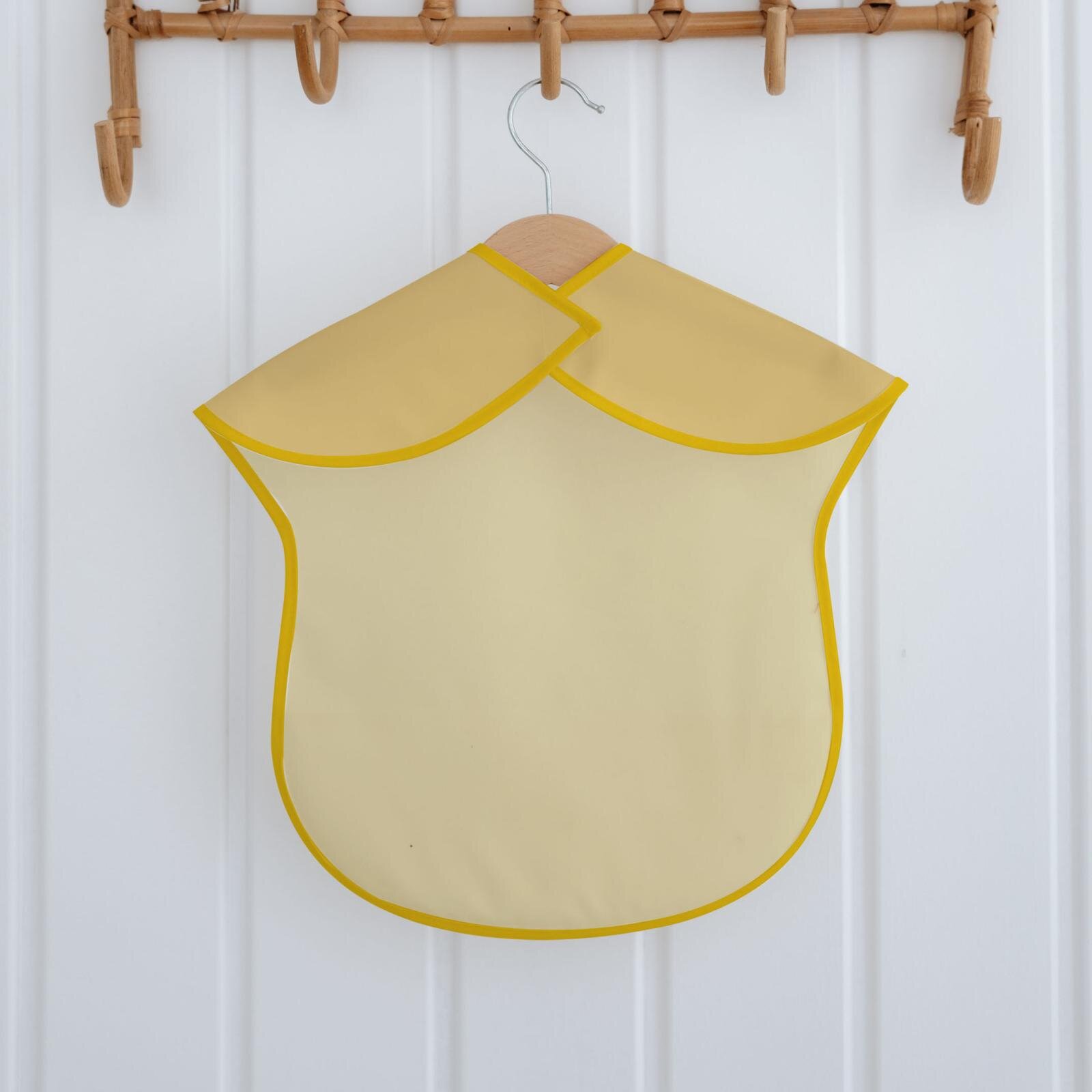 Sıvı Geçirmez Yarım Kollu Mama Önlüğü Aslan Desen Sıvı Geçirmez Yarım Kollu Mama Önlüğü Aslan Desen