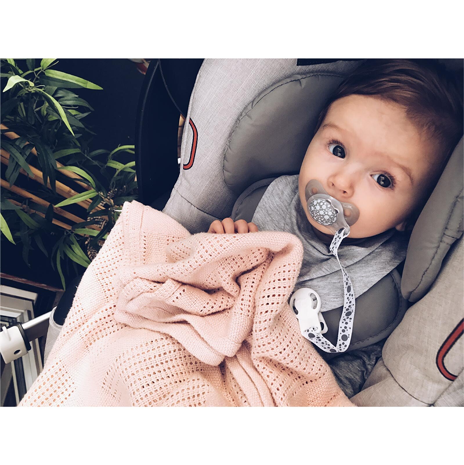 Emzik Askısı Siyah-Beyaz