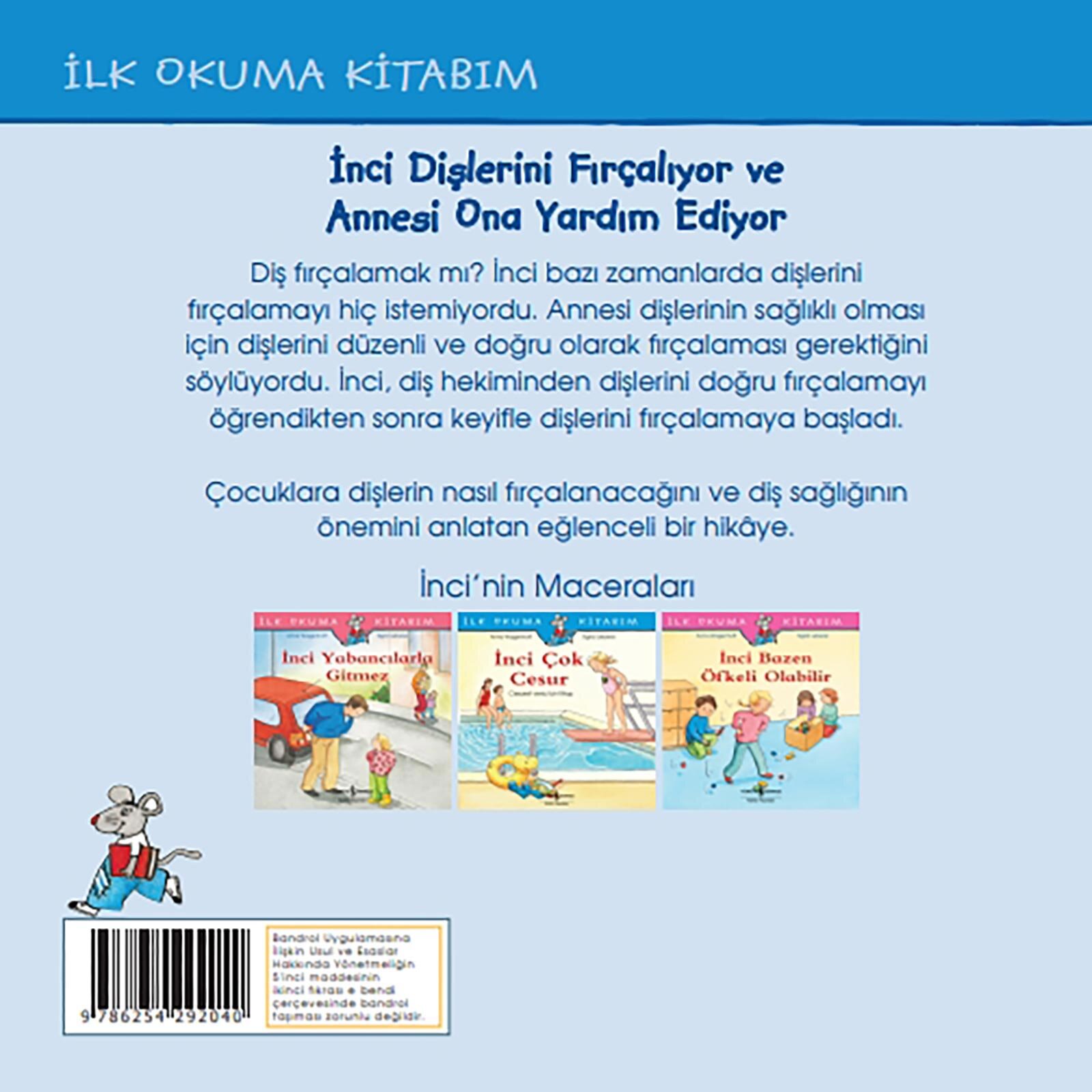 İnci Dişlerini Fırçalıyor Ve Annesi Ona Yardım Ediyor İnci Dişlerini Fırçalıyor Ve Annesi Ona Yardım Ediyor